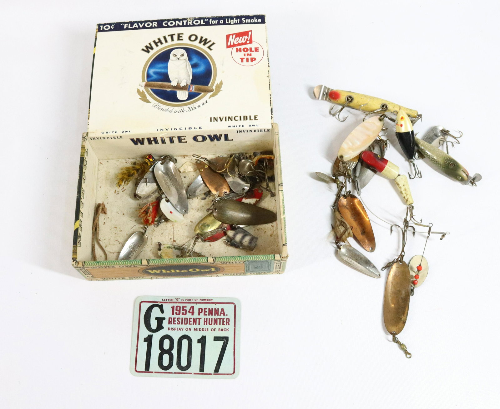 LOT OF EARLY FISHING LURES: WOODEN PLUGS AND SPOONS - 1954 PA HUNTING LICENSE