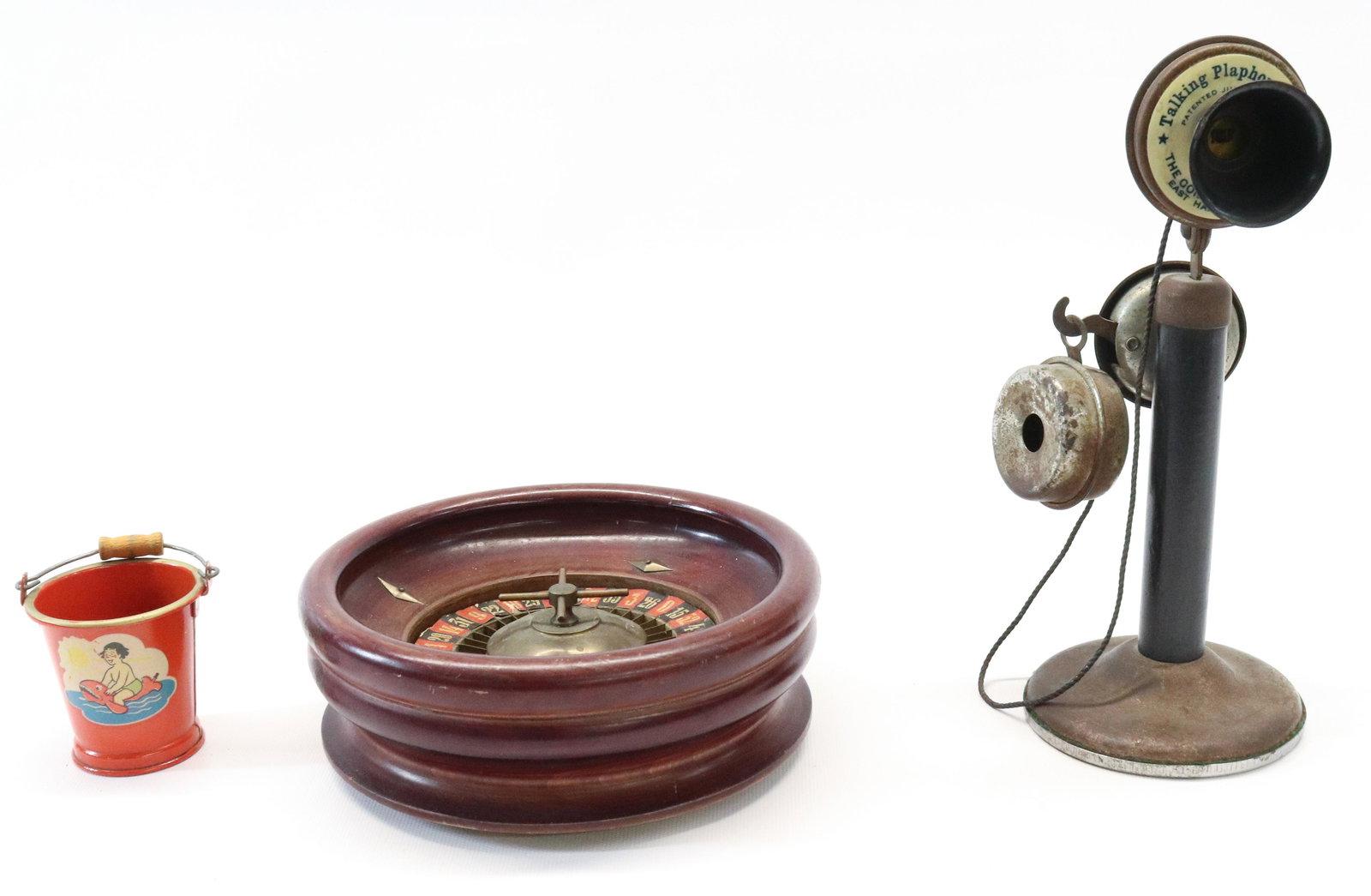 LOT OF VINTAGE TOYS (1 of 4)