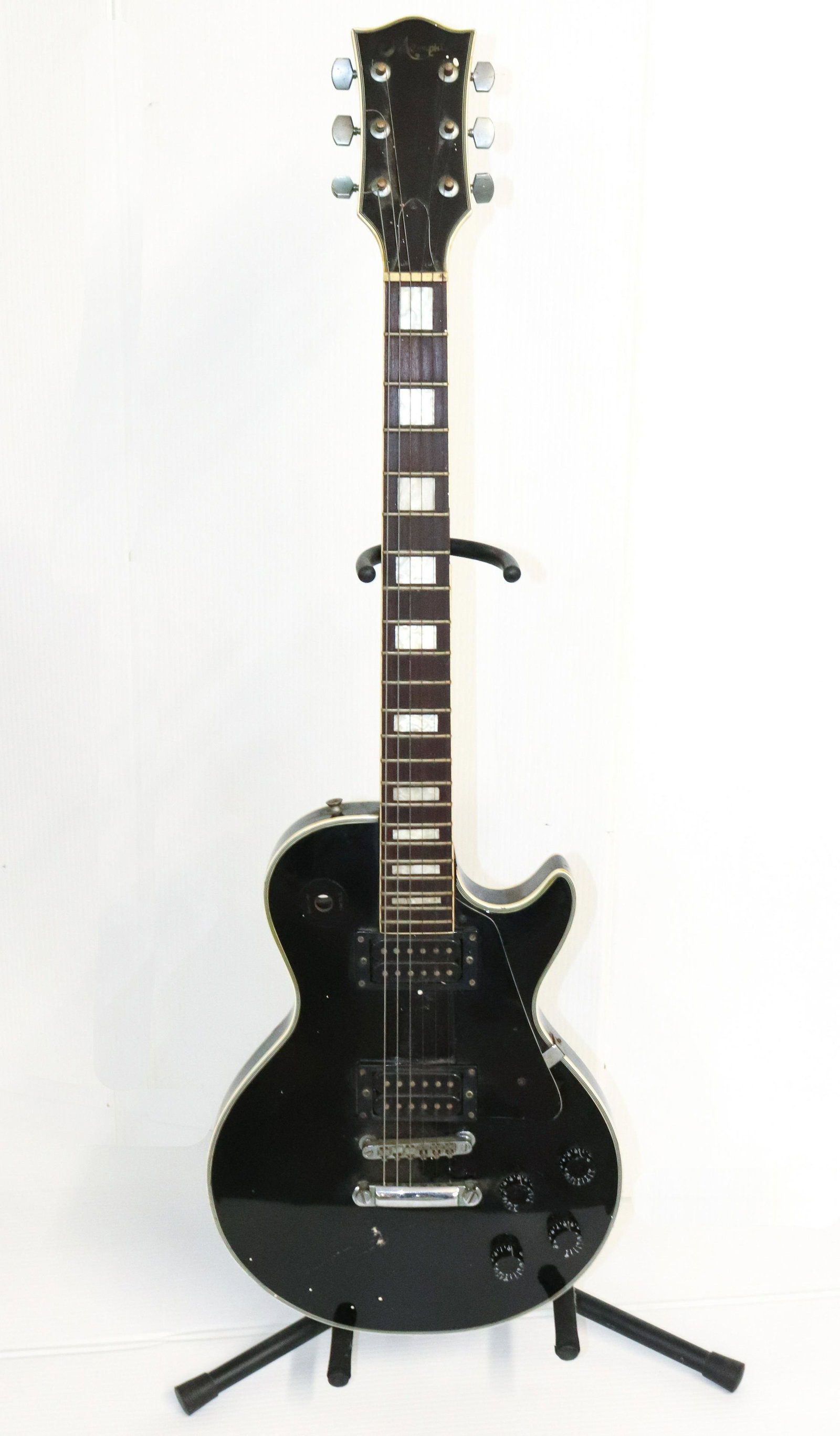 VINTAGE MEMPHIS ELECTRIC GUITAR (1 of 5)