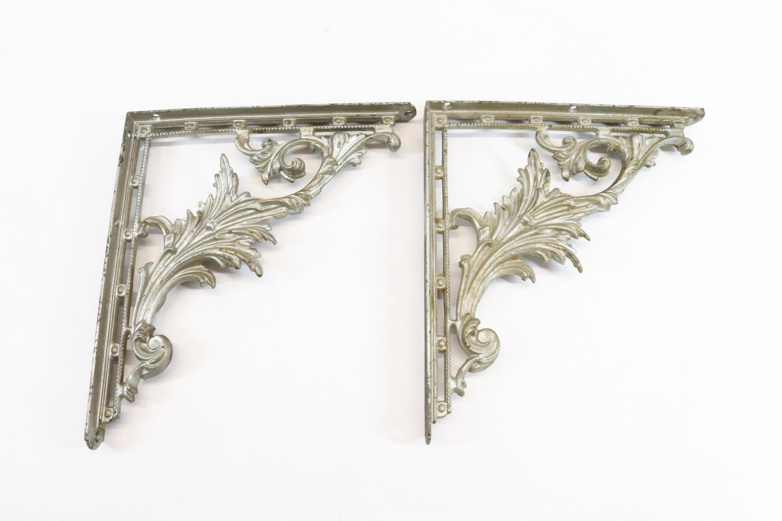 PAIR OF PAINTED CAST IRON BRACKETS (1 of 2)
