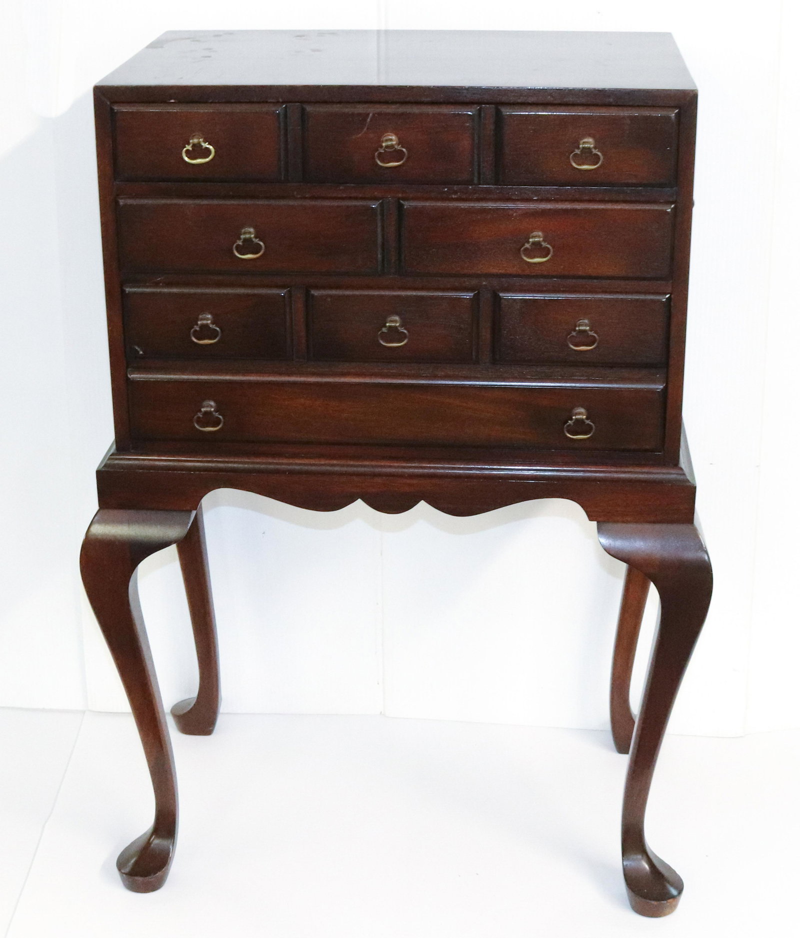 MAHOGANY QUEEN ANNE STYLE FLATWARE CABINET (1 of 6)