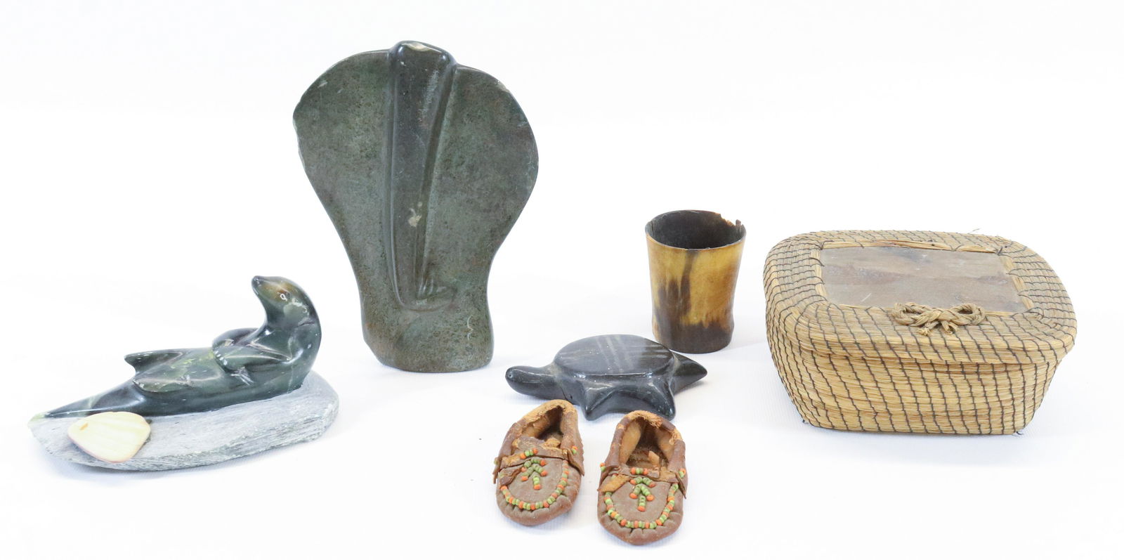 LOT OF INUIT CARVINGS AND MORE (1 of 6)