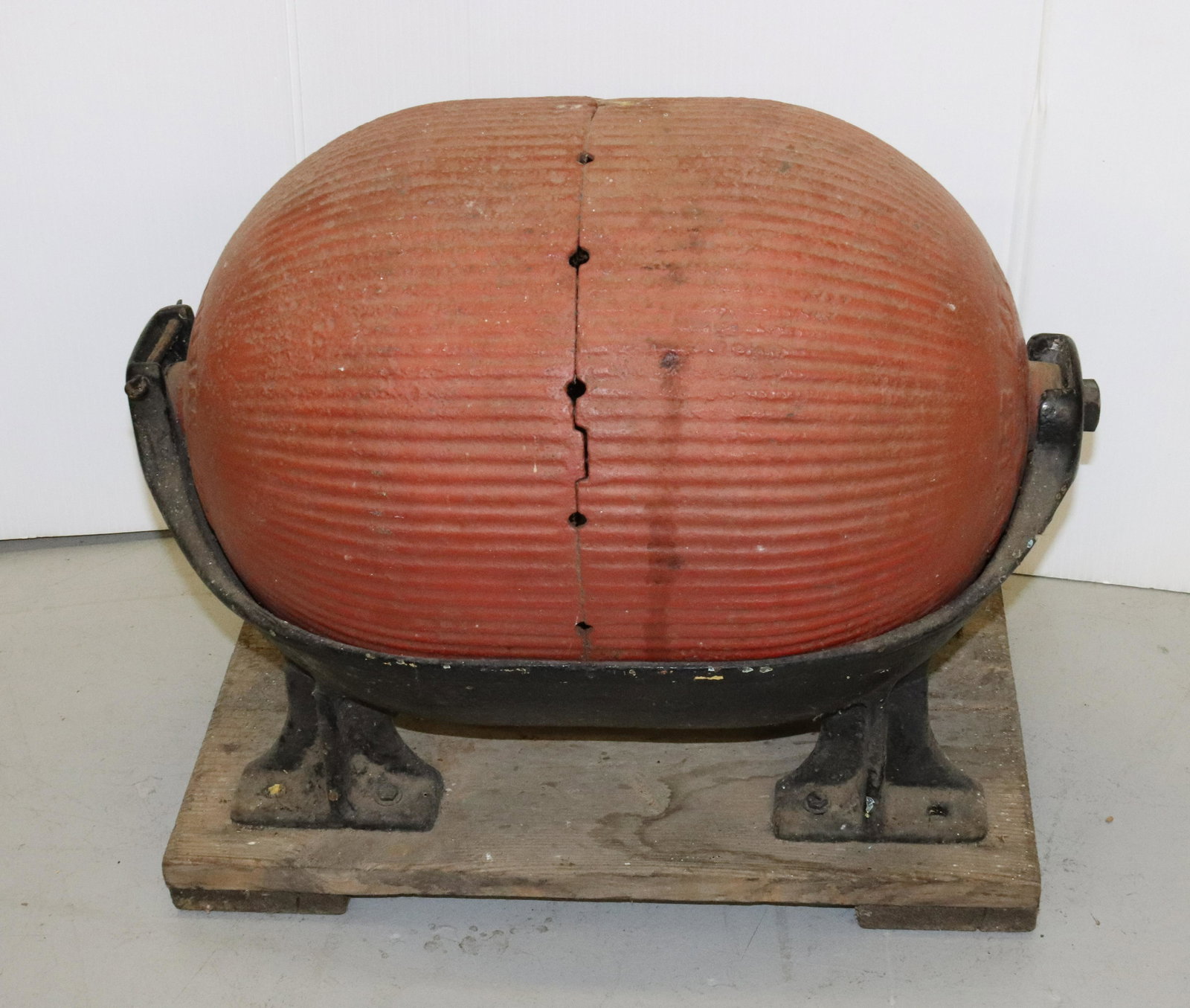 COLUMBIAN HOG OILER ON WOODEN BASE (1 of 3)