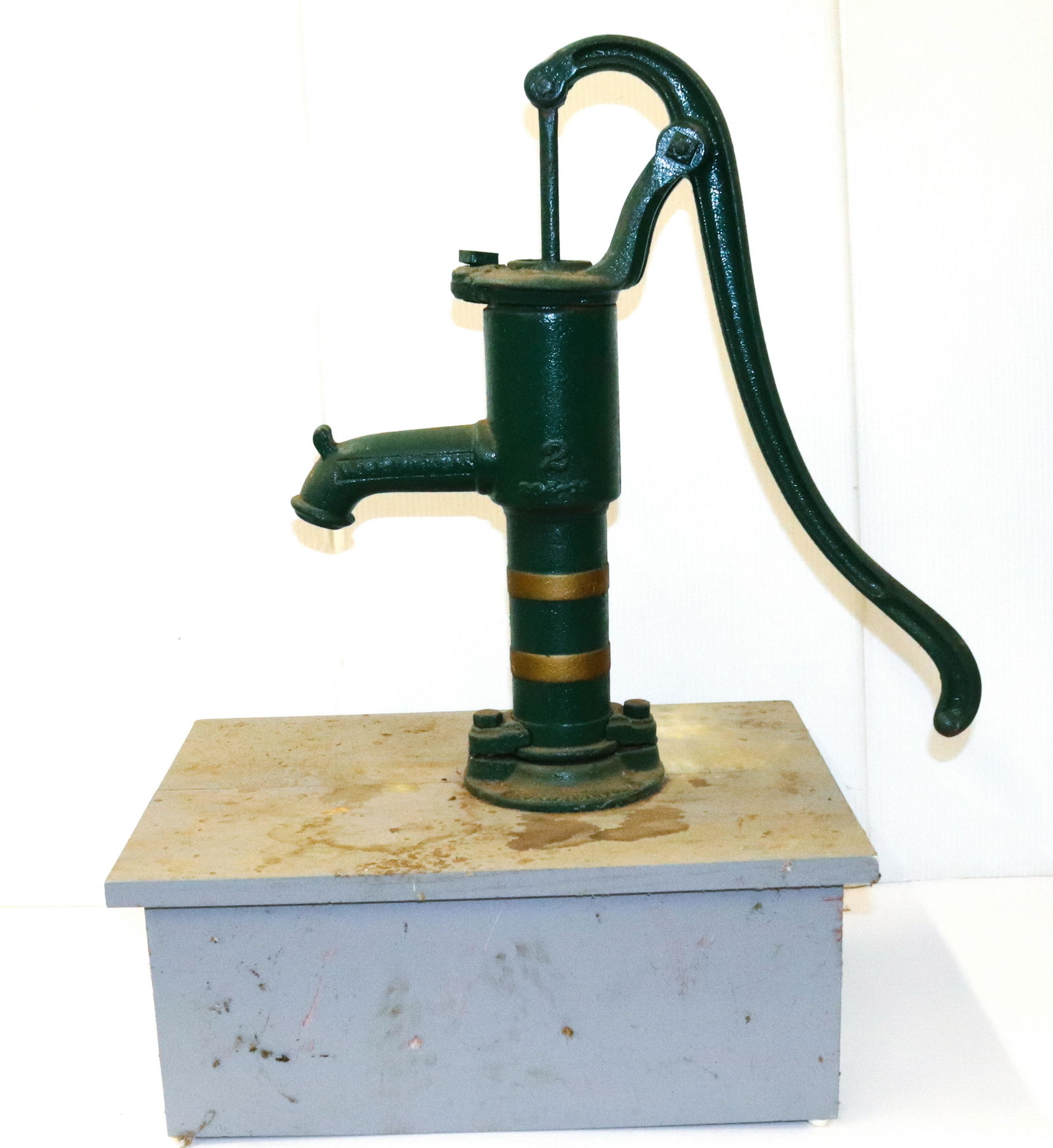 PAINTED CAST IRON WATER PUMP (1 of 4)