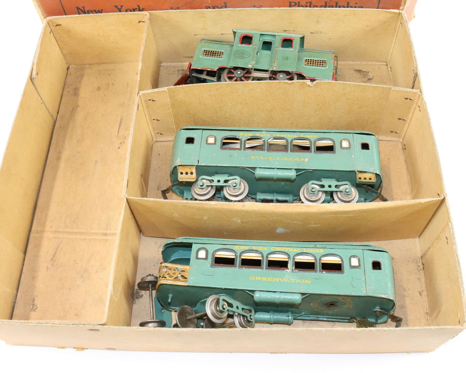 VINTAGE LIONEL TRAIN SET (1 of 3)