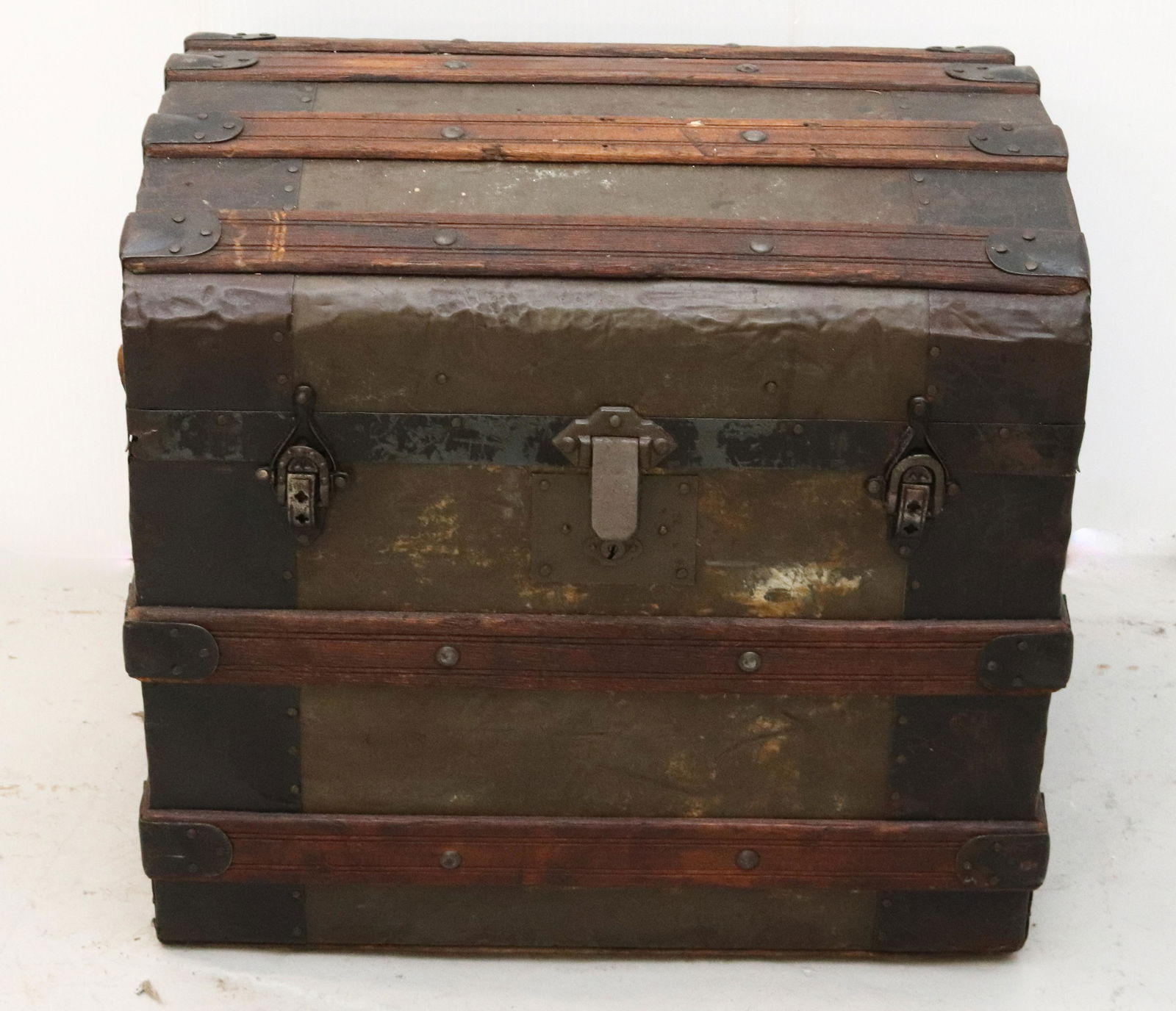 WOOD AND METAL TRAVEL TRUNK (1 of 5)