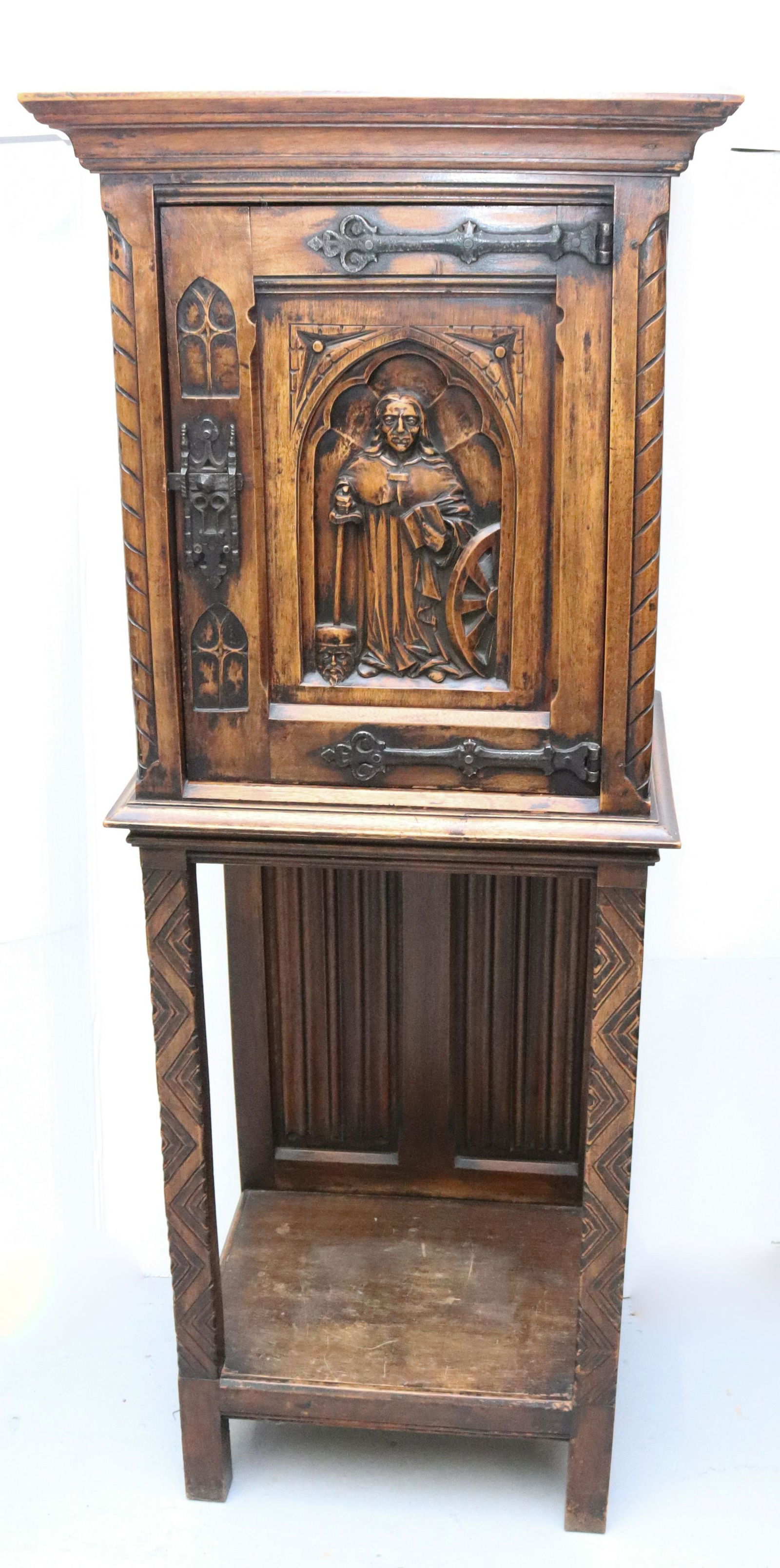 GOTHIC CABINET L. VANDER VOORT (1 of 3)