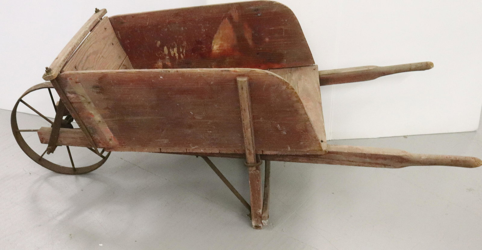 COUNTRY PAINTED WHEELBARROW (1 of 2)