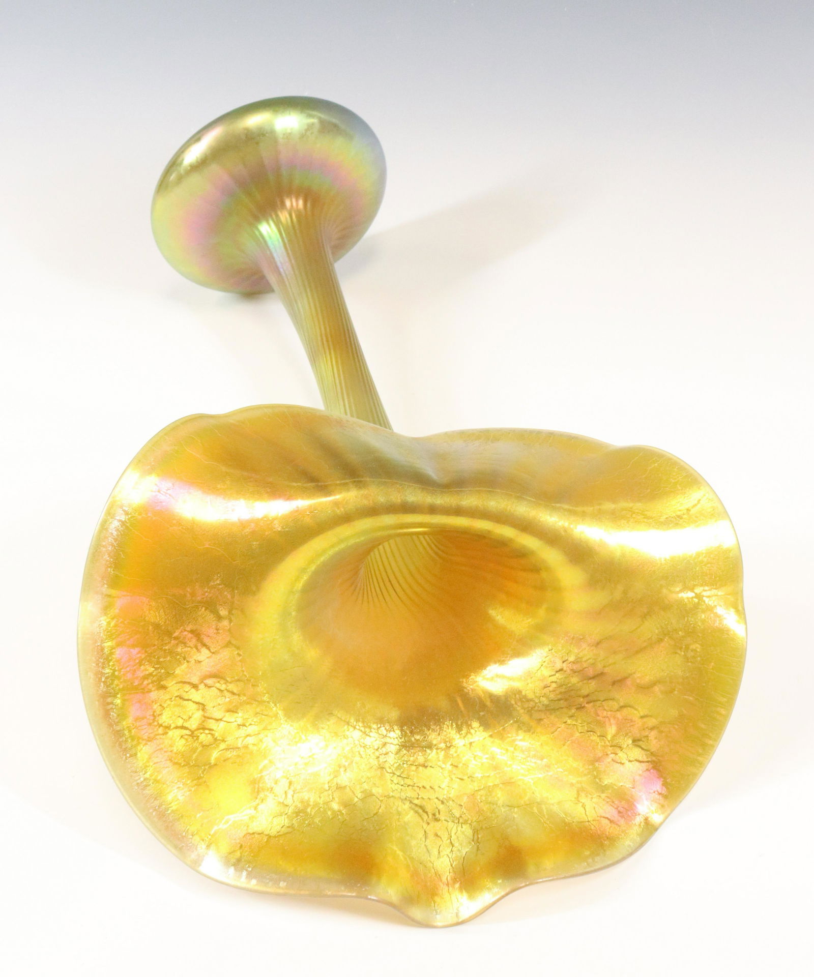 ART GLASS VASE (1 of 3)