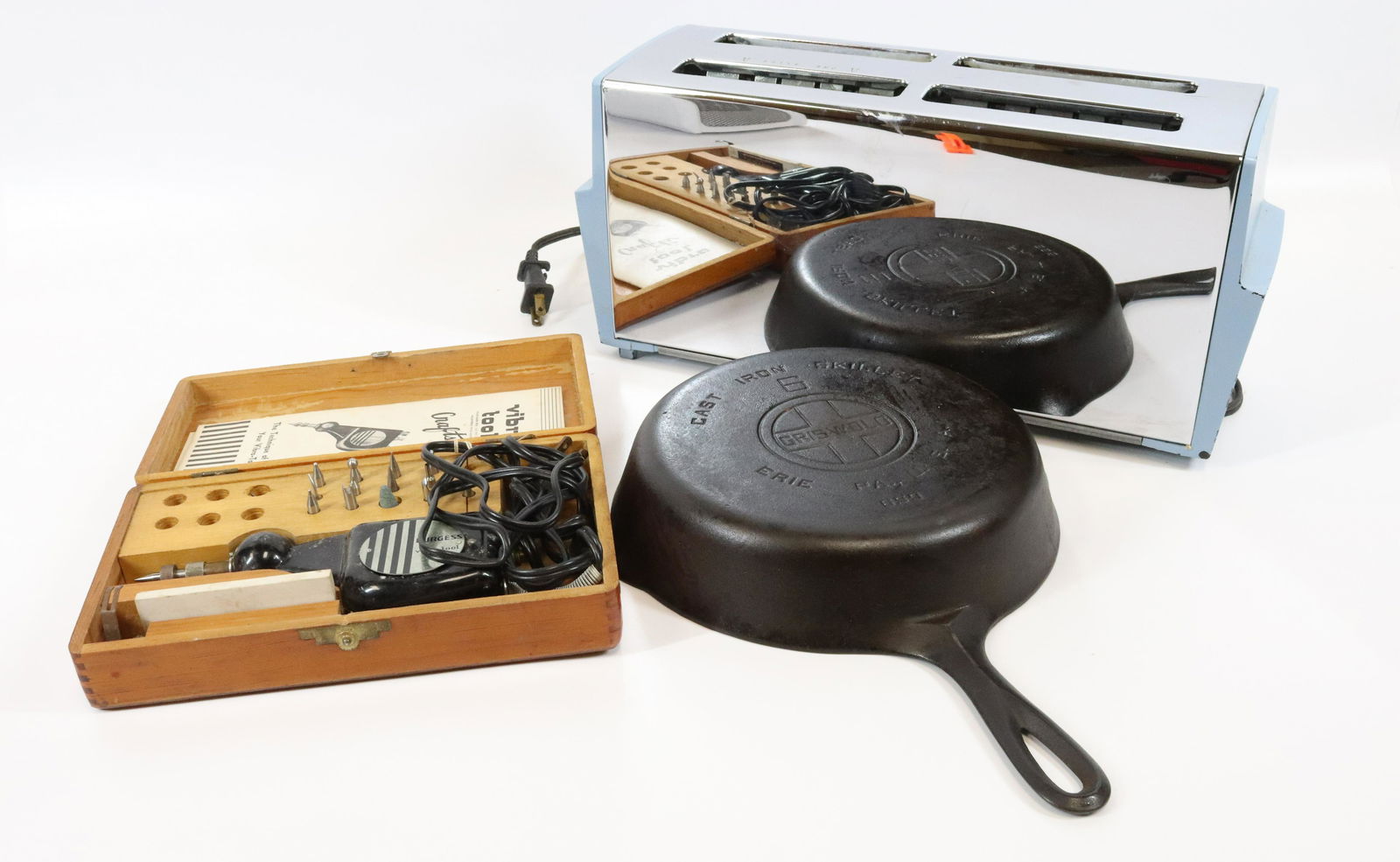 GRISWOLD #6 PAN GROUP (1 of 4)