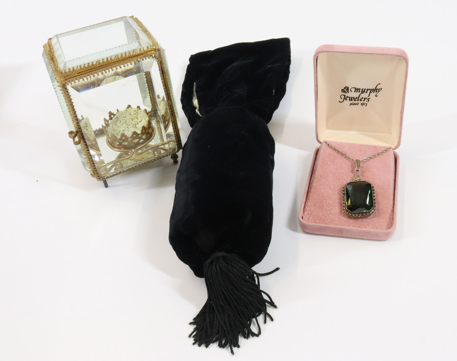 NECKLACE AND COMPACT (1 of 5)