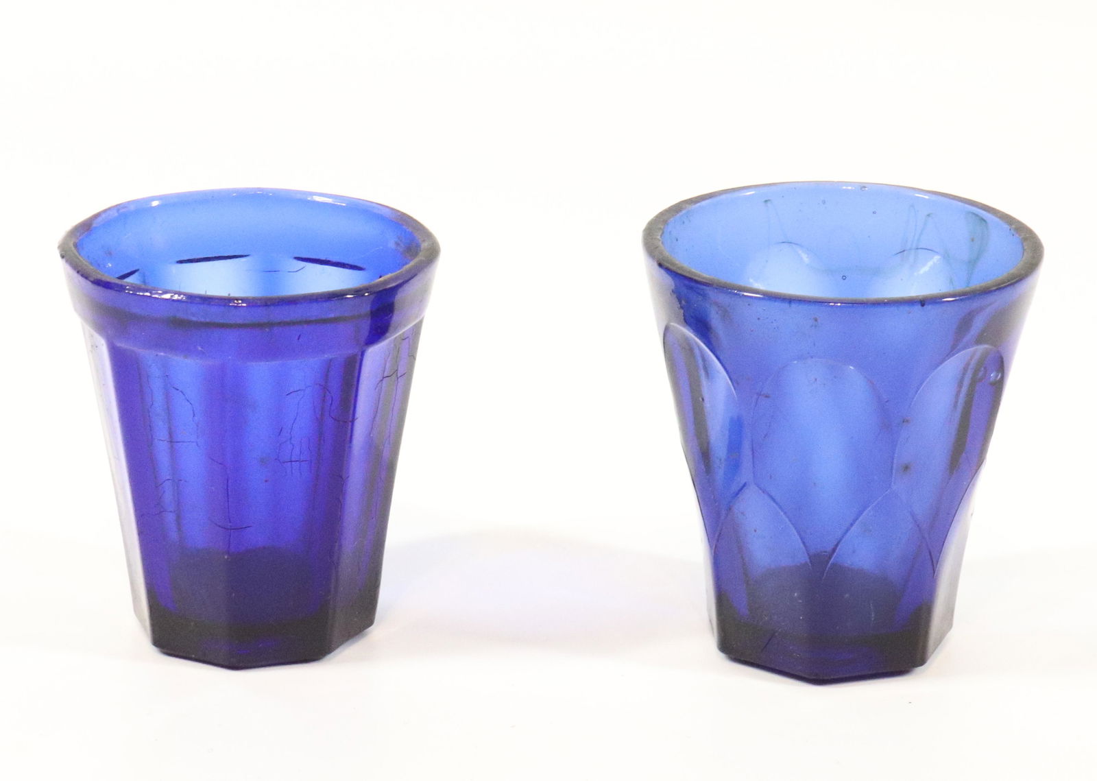 (2) COBALT FLINT GLASS WHISKEY TASTERS (1 of 4)