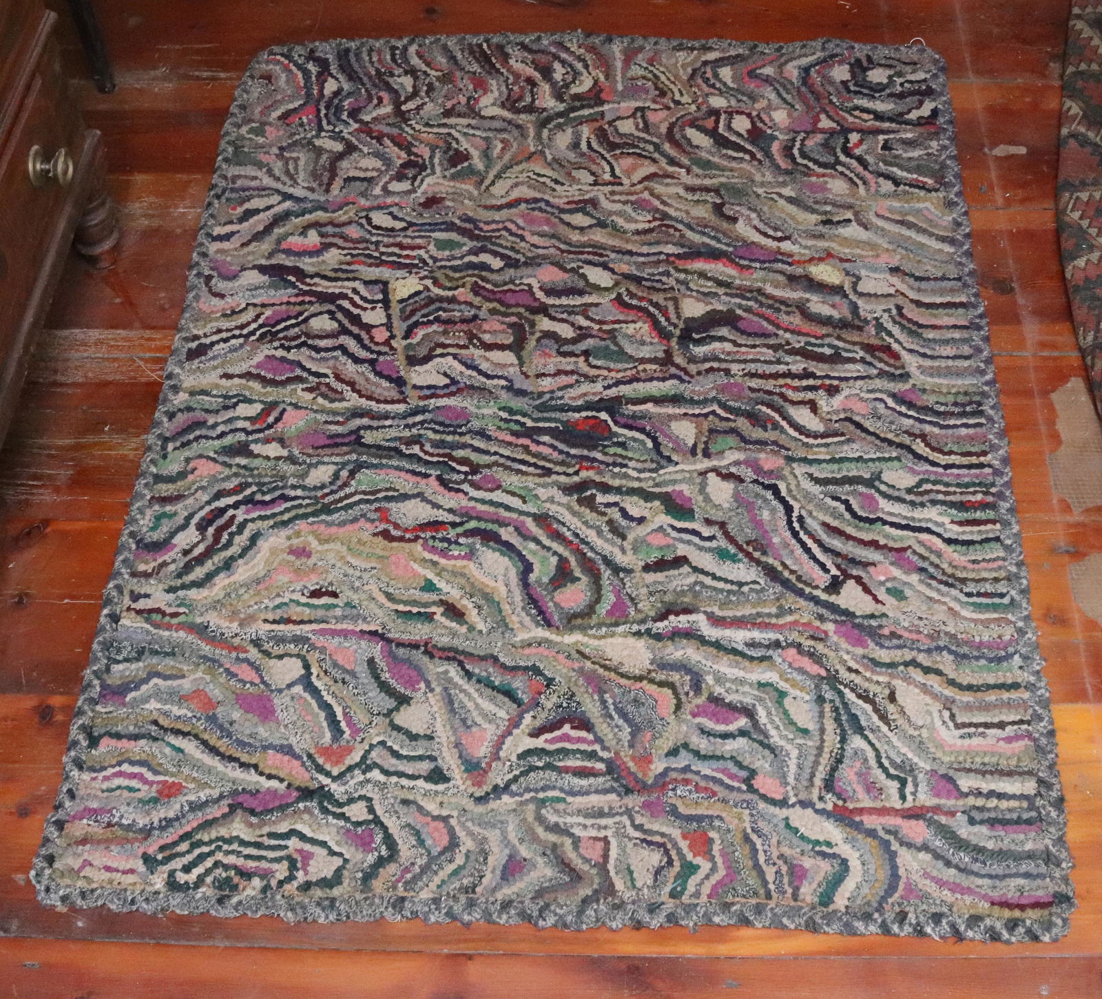 VINTAGE HOOKED THROW RUG (1 of 5)