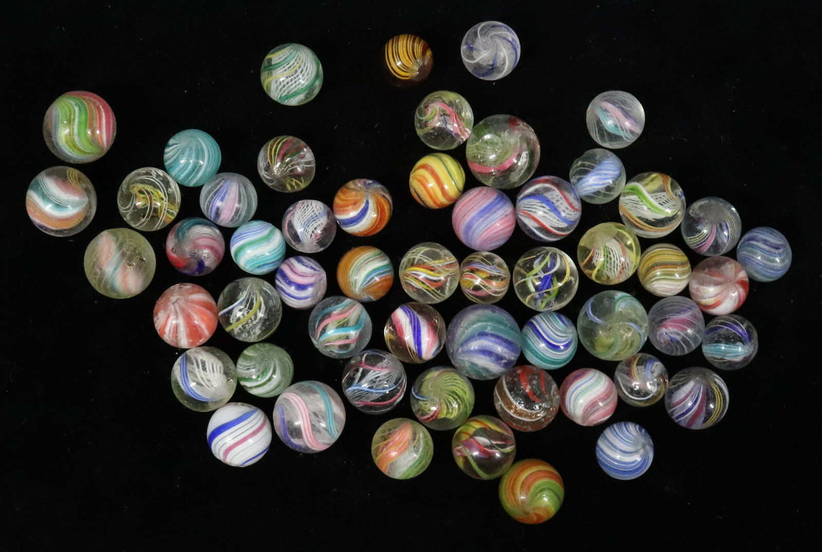 VINTAGE LOT OF GLASS SWIRL MARBLES (1 of 4)