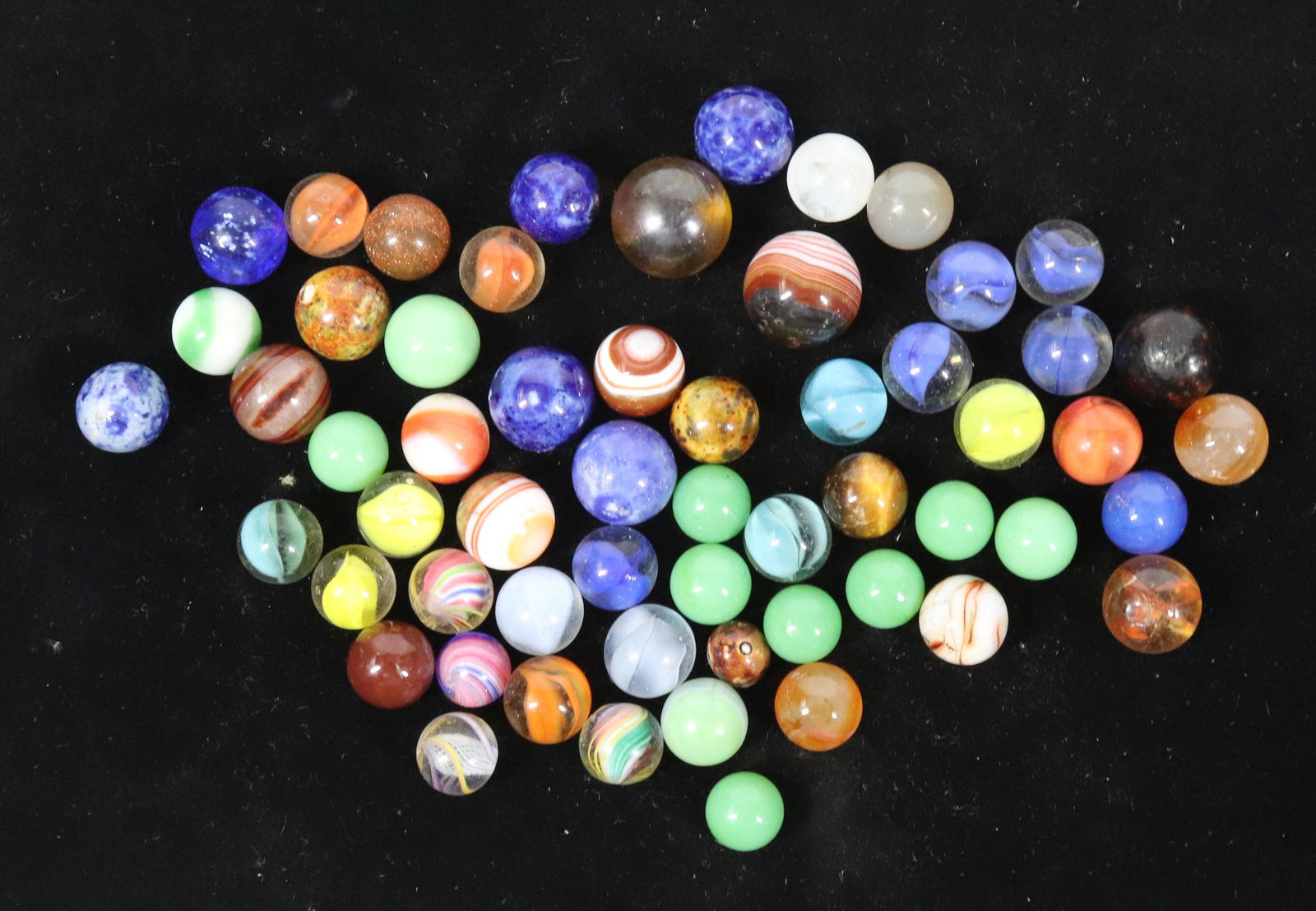 VINTAGE MARBLE LOT: APPROXIMATELY (50) SWIRL AND FLECK MARBLES WITH JADITE GLASS MARBLES - LARGEST 3/4" Please Read Carefully before Bidding. Hartzell’s Auction Gallery Inc. will Conduct an ON-SITE and also ON-LINE