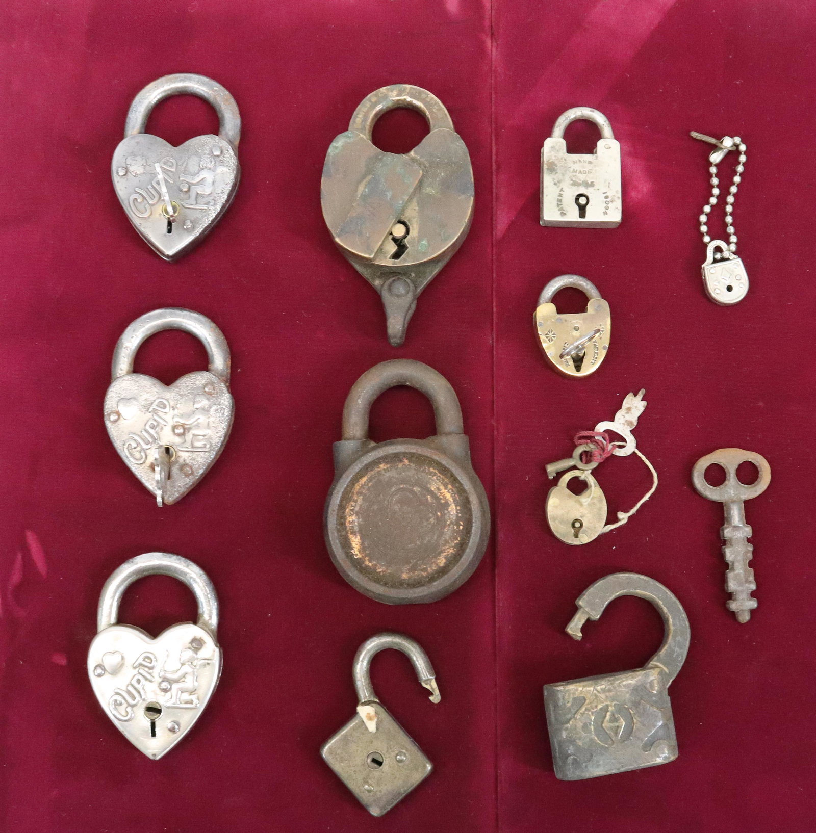 LOT OF VINTAGE LOCKS (1 of 3)