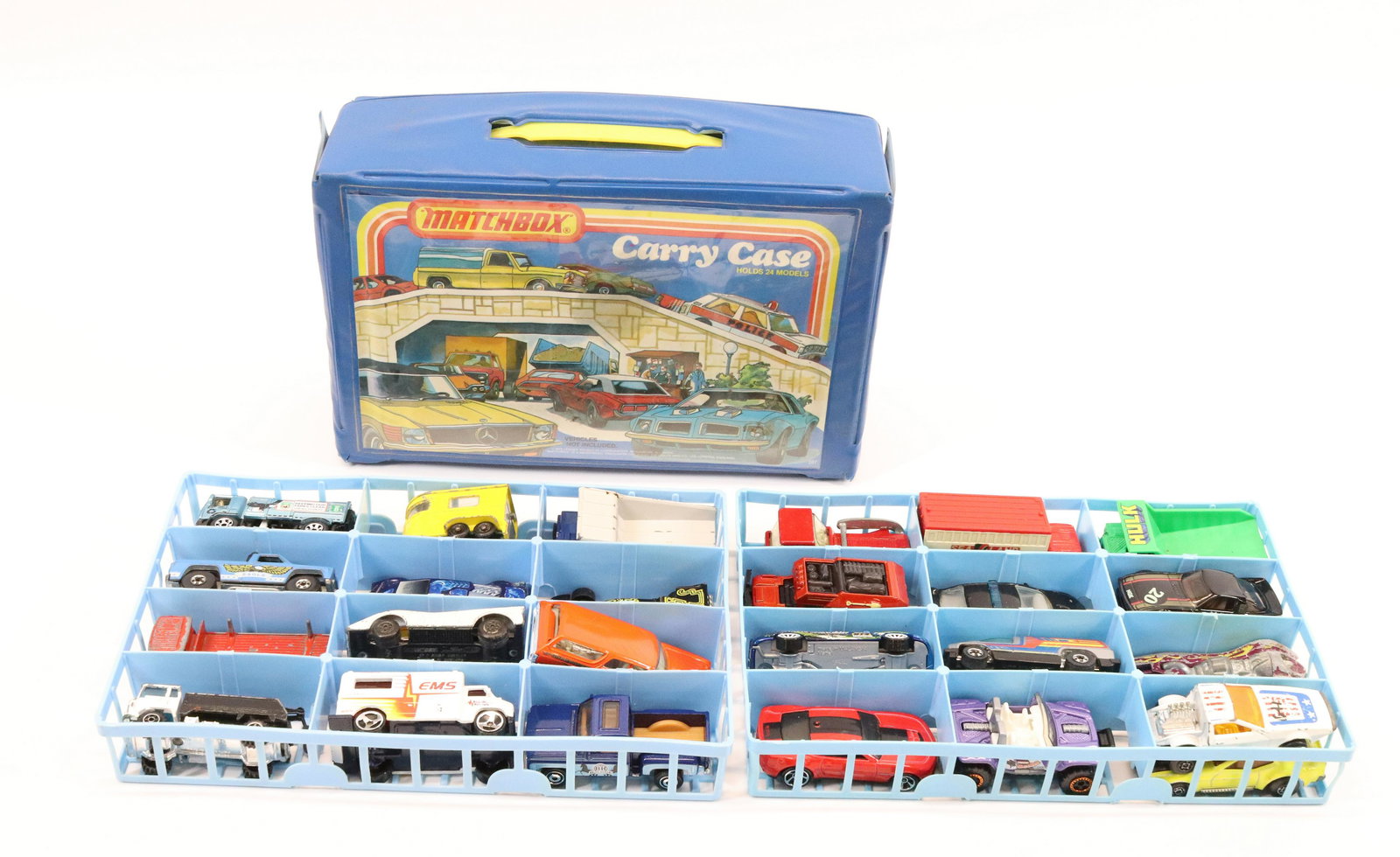 LOT OF HOT WHEELS AND MATCHBOX CARS: (26) CARS/TRUCKS IN MATCHBOX CASE.