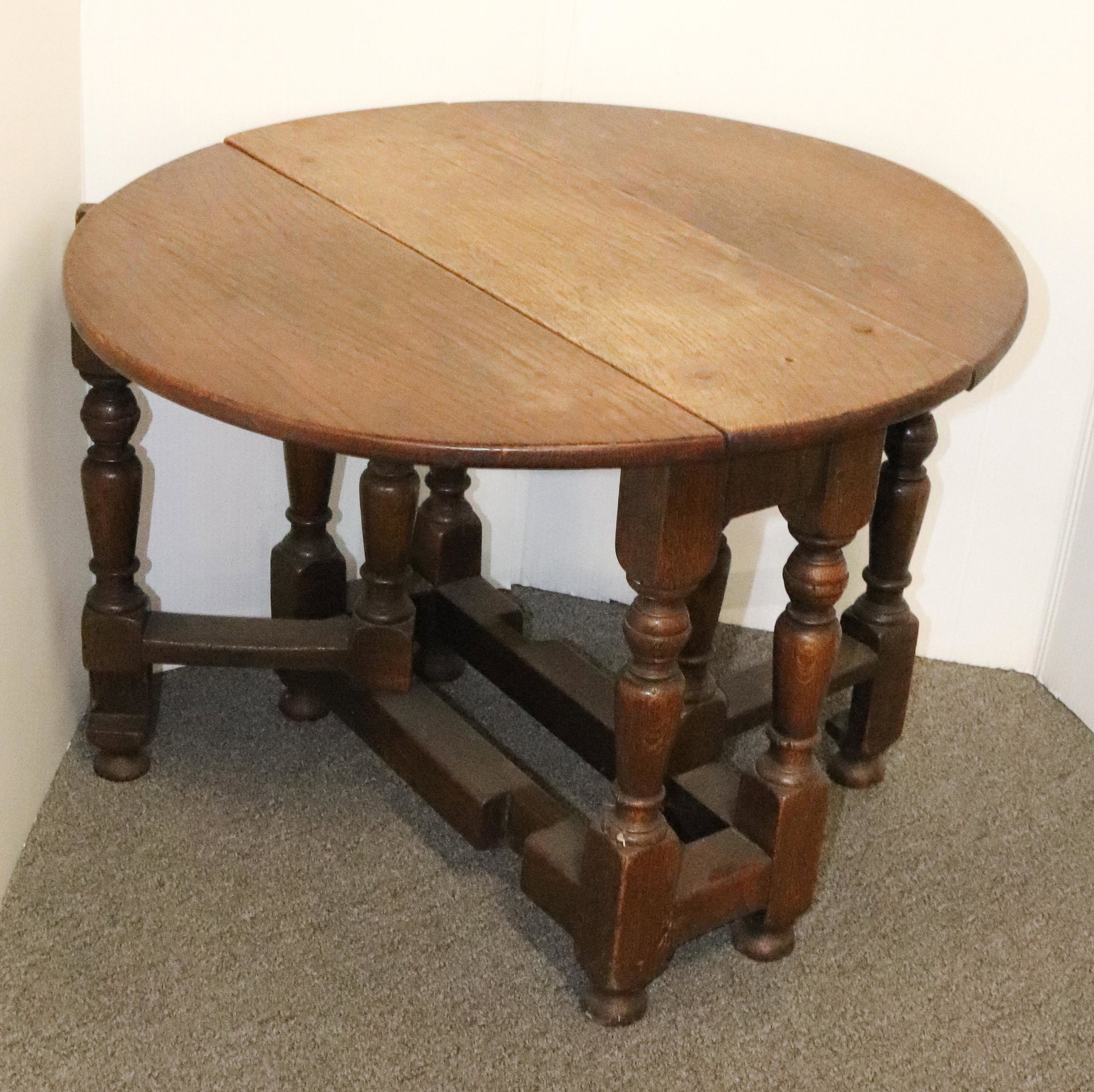 SMALL SCALE DROPLEAF TABLE (1 of 3)