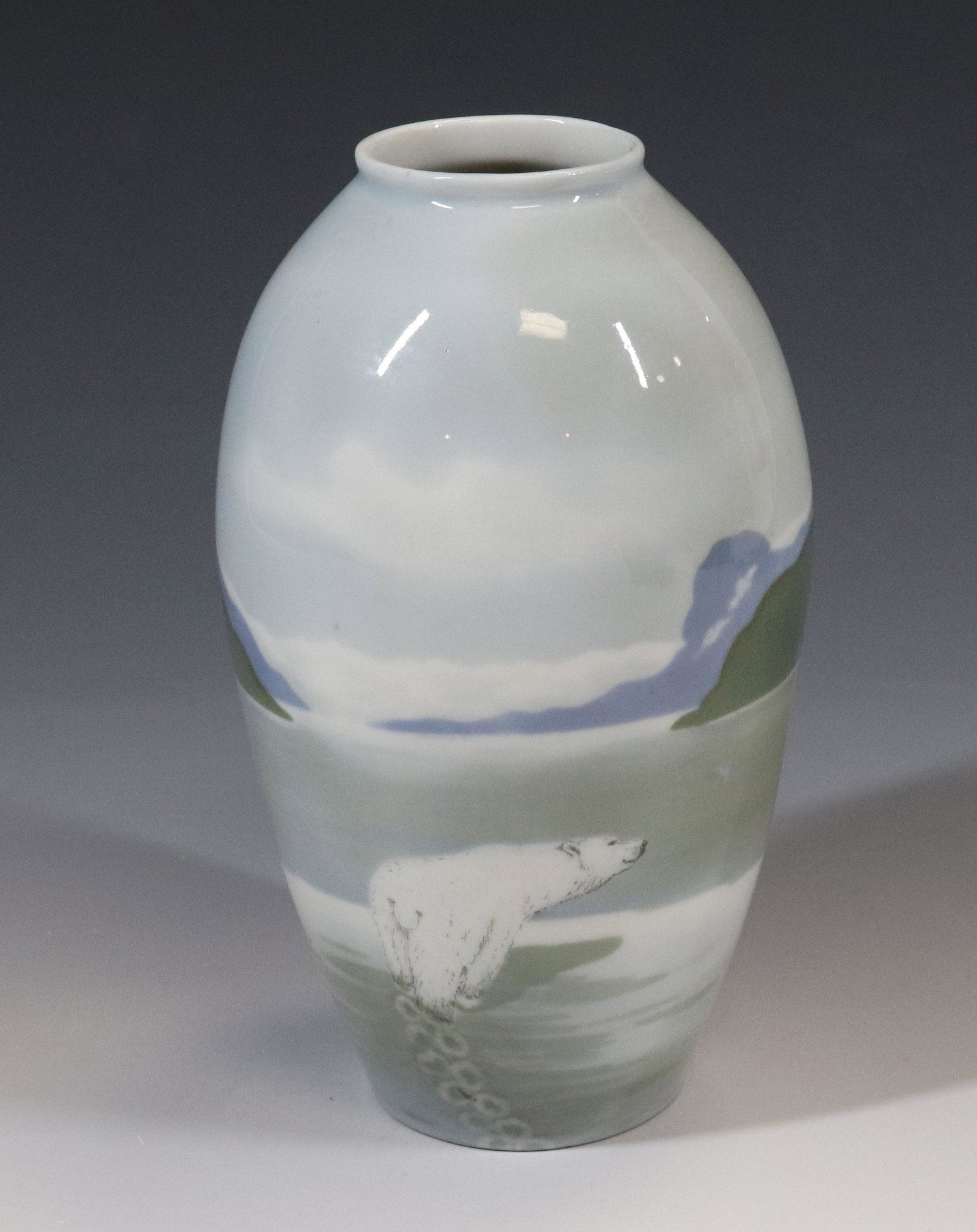 METZLER & ORTLOFF POLAR BEAR VASE (1 of 5)