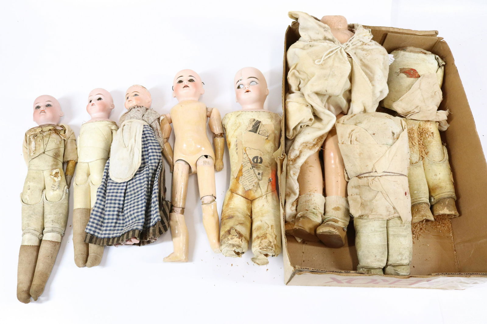 LOT OF ANTIQUE DOLLS AND PARTS (1 of 7)