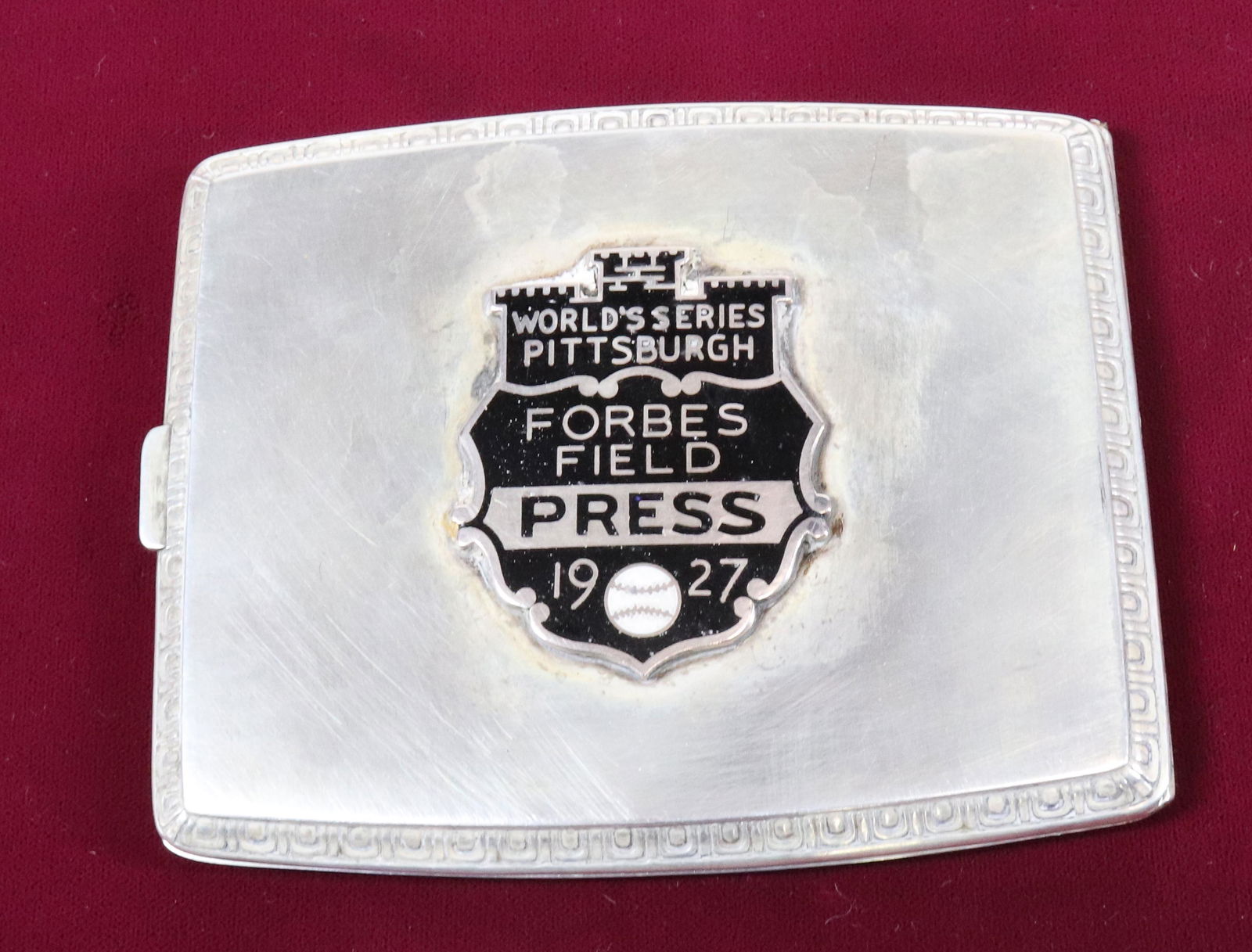 CIGARETTE CASE WITH 1927 PITTSBURGH PIRATES PRESS BADGE (1 of 4)