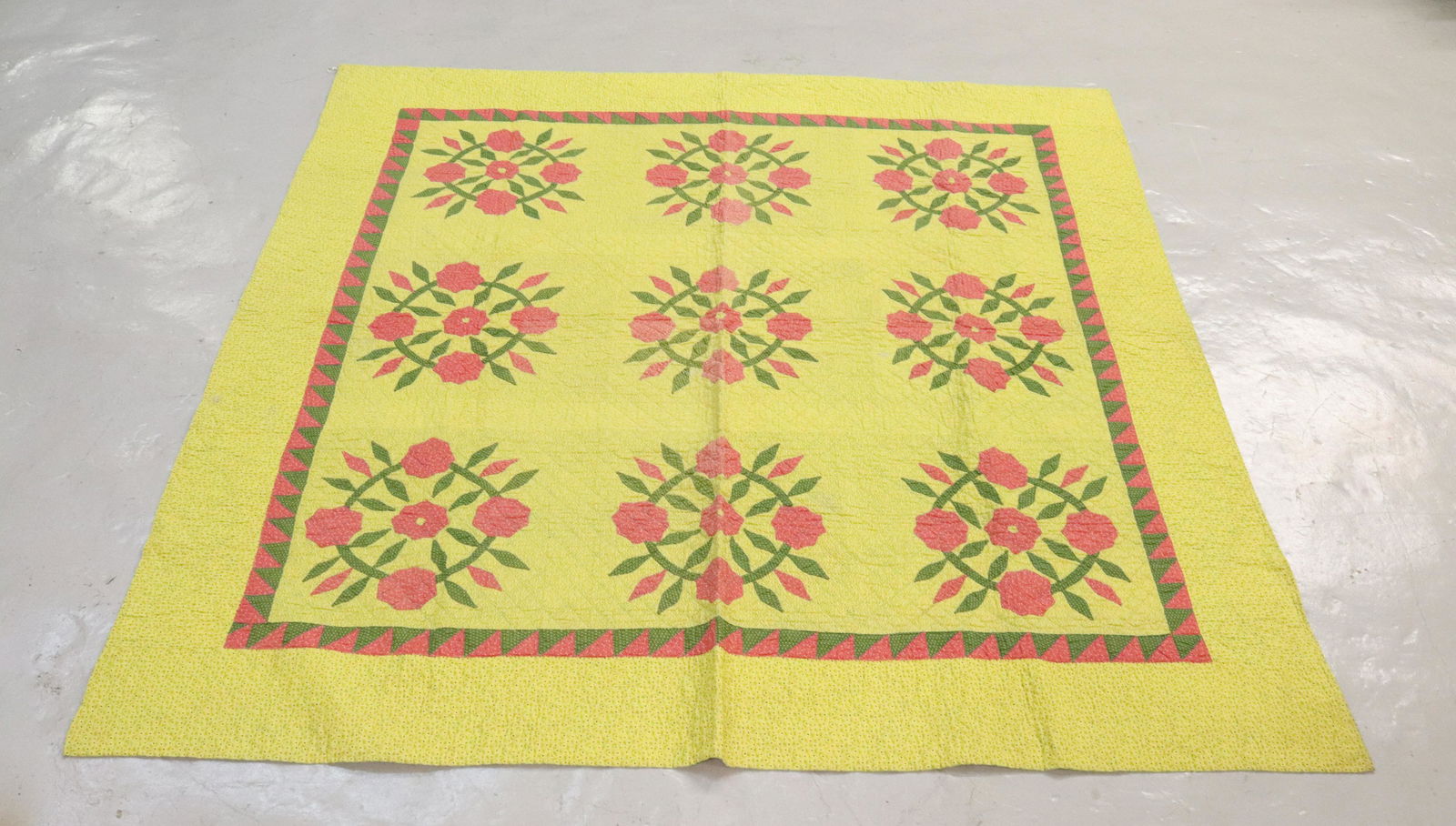 HAND STITCHED FLORAL QUILT (1 of 3)