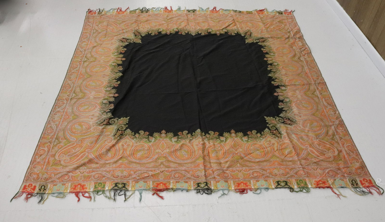 VINTAGE PAISLEY SHAWL OR TABLECLOTH (1 of 3)