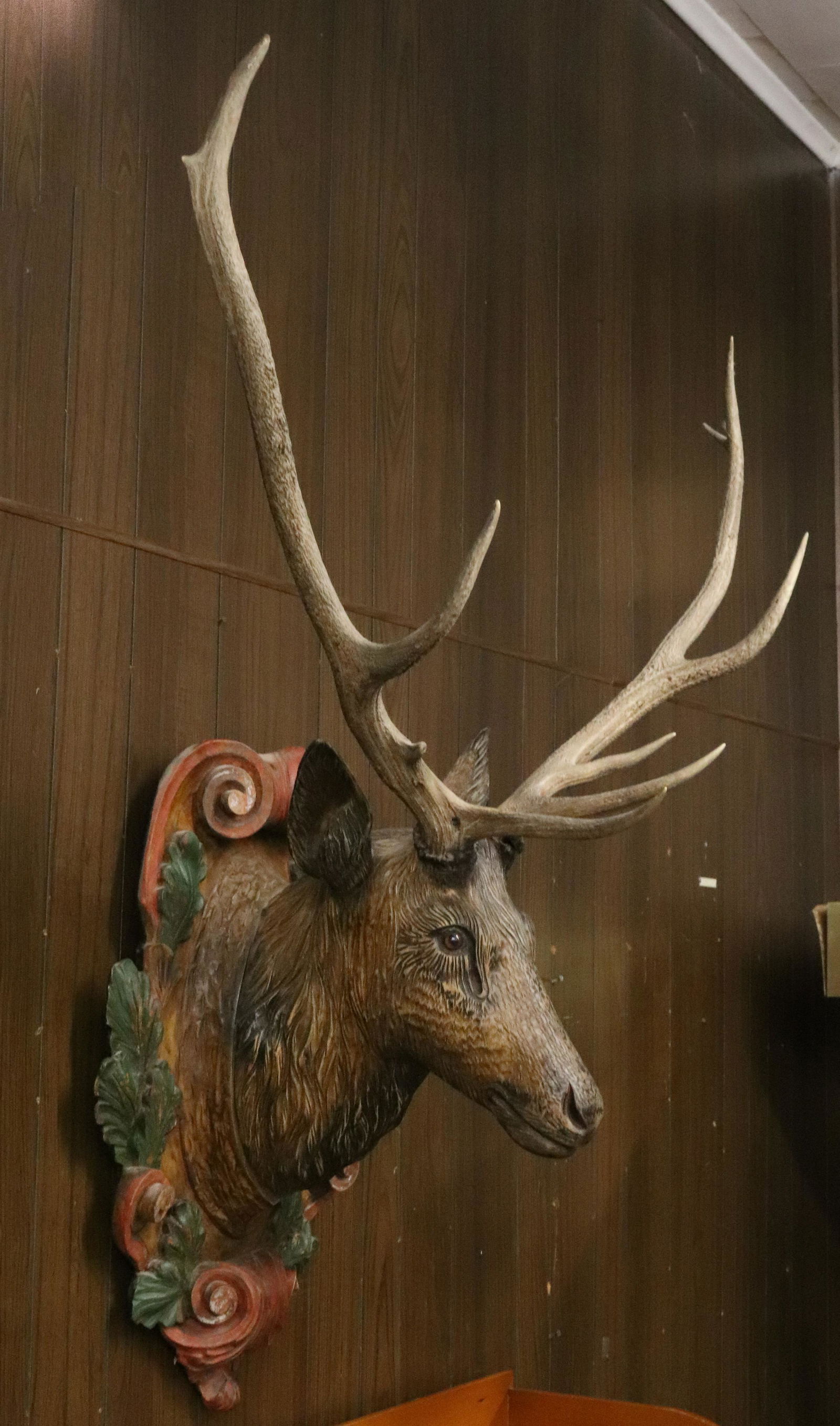FOLK ART WOODEN DEER MOUNT (1 of 4)