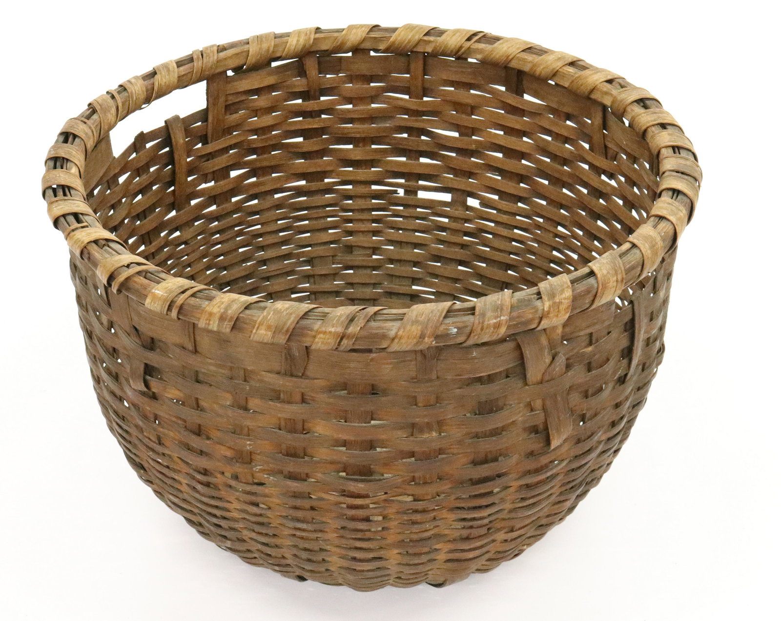 ANTIQUE GATHERING BASKET (1 of 4)
