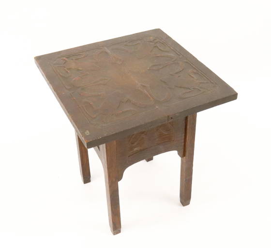 ARTS AND CRAFT SIDE TABLE (0589) on Feb 03, 2023 Hartzell's Auction