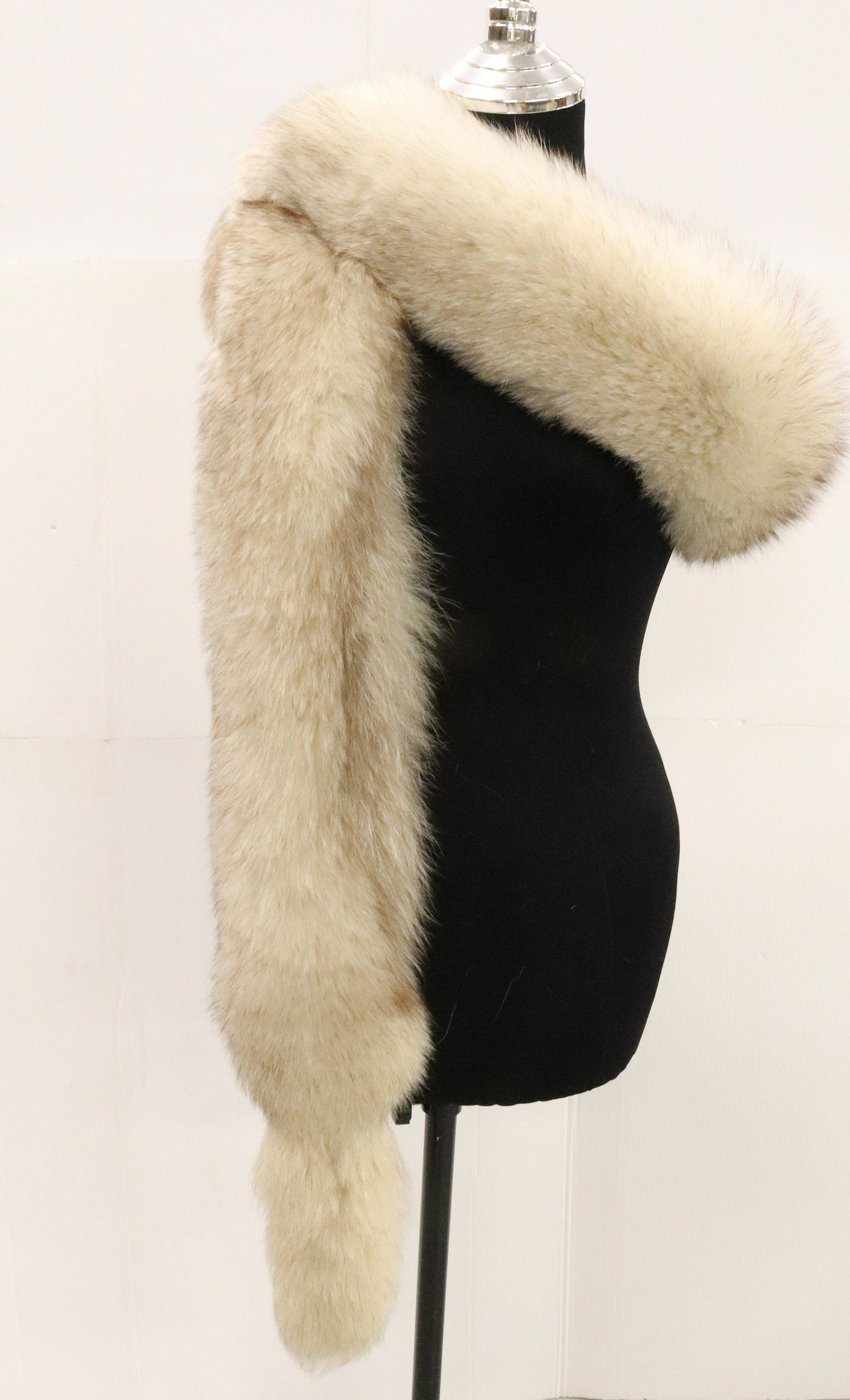 VINTAGE FOX STOLE (1 of 3)
