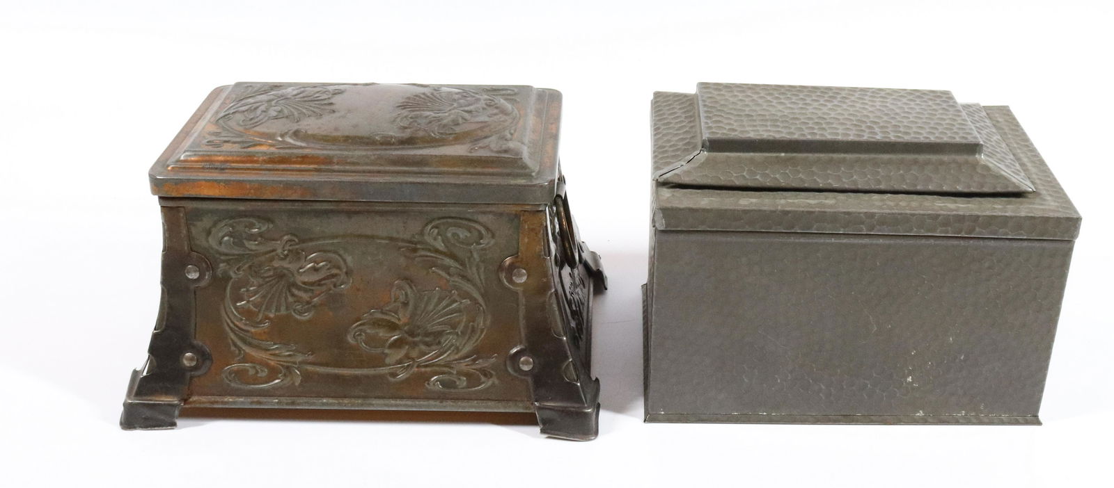 (2) ANTIQUE BISCUIT TINS (1 of 6)