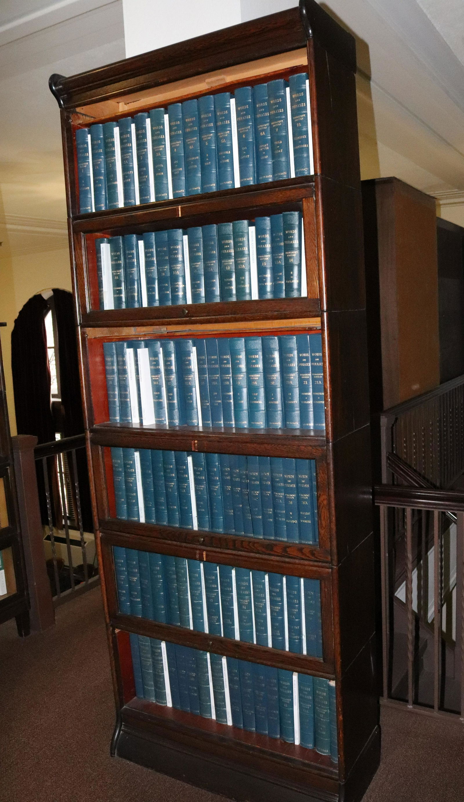 OAK SECTIONAL BOOKCASE (1 of 4)