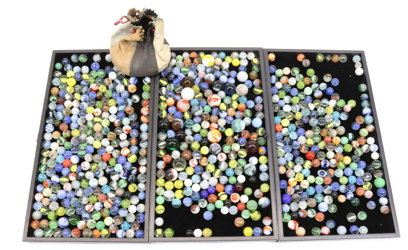 LARGE LOT OF VINTAGE MARBLES (1 of 4)