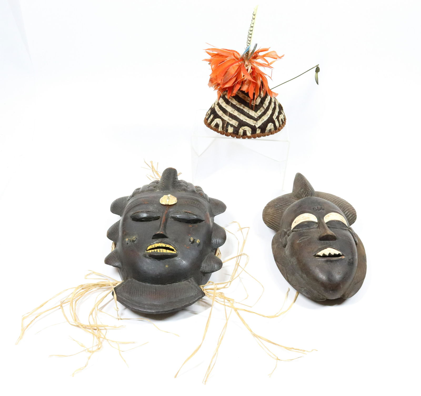 LOT OF AFRICAN TRIBAL ITEMS (1 of 6)