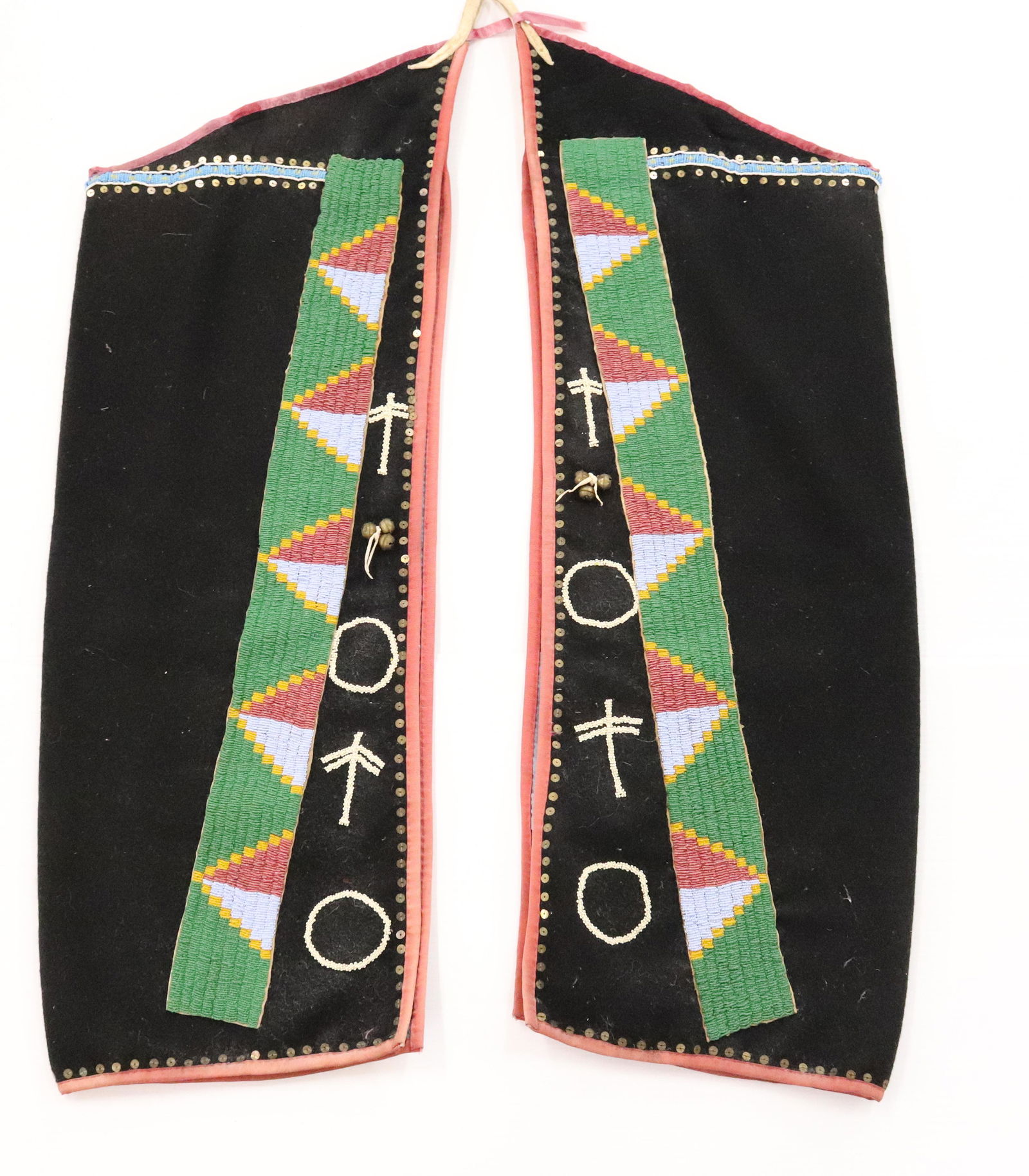 NATIVE AMERICAN BEADED CHAPS Mar 26, 2023 Hartzell's Auction Gallery, Inc. in PA