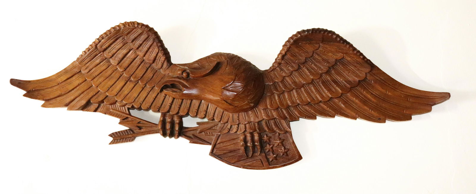 ANTIQUE CARVED WOODEN EAGLE (1 of 4)