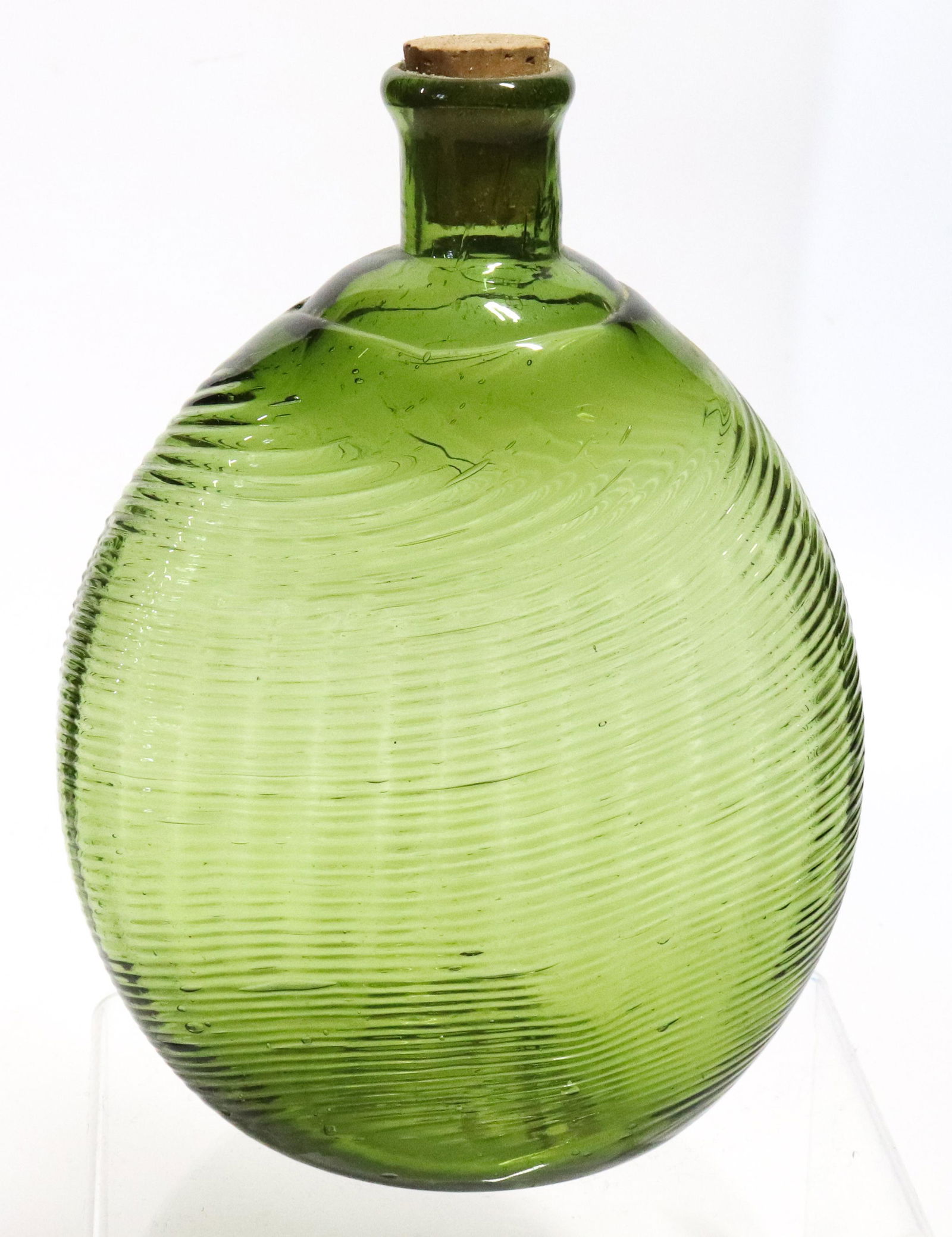 MANTUA YELLOW-GREEN 32 RIB FLASK: 32 RIBS SWIRLED TO RIGHT HALF POST METHOD NECK PONTIL SCAR 6 3/4" X 4 3/4" Please Read Carefully before Bidding. Hartzellâ€™s Auction Gallery Inc. will Conduct an ON-SITE and also ON-LINE Auction