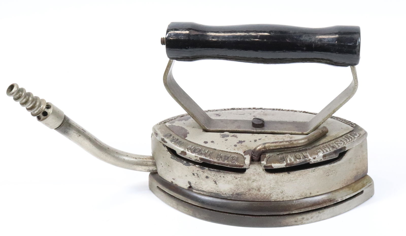 SUNSHINE HOME GAS IRON: #6. DOUBLE POINT WITH SIDE LATCH. 7 1/2" L. Terms: PLEASE READ CAREFULLY BEFORE BIDDING. THIS IS AN ONLINE ONLY AUCTION. PREVIEWS WILL BE - WEDNESDAY APRIL 26TH, THURSDAY APRIL 27TH FROM 9:00 AM TILL