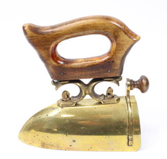 19TH C. GERMAN OX TONGUE IRON: BRASS OX TONGUE WITH SAW GRIP HANDLE. CAST SWIVEL GATE MRKD. 18. 7 1/2" L. Terms: PLEASE READ CAREFULLY BEFORE BIDDING. THIS IS AN ONLINE ONLY AUCTION. PREVIEWS WILL BE - WEDNESDAY APRIL 26TH,