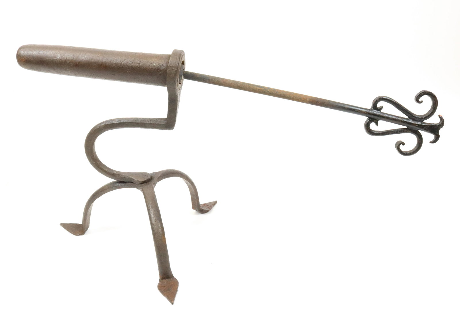 ANTIQUE GOFFERING IRON: WROUGHT IRON "C" ON POINTED FEET. 6" BARREL Terms: PLEASE READ CAREFULLY BEFORE BIDDING. THIS IS AN ONLINE ONLY AUCTION. PREVIEWS WILL BE - WEDNESDAY APRIL 26TH, THURSDAY APRIL 27TH FROM 9:00 AM TILL 