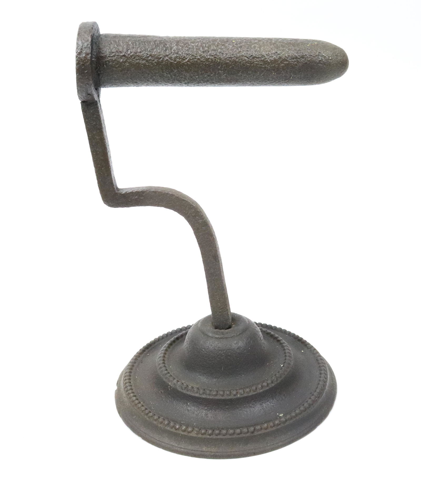 EARLY GOFFERING IRON: ROUND BASE. 5 1/2" BARREL. Terms: PLEASE READ CAREFULLY BEFORE BIDDING. THIS IS AN ONLINE ONLY AUCTION. PREVIEWS WILL BE - WEDNESDAY APRIL 26TH, THURSDAY APRIL 27TH FROM 9:00 AM TILL 4:00 PM AND FRIDA