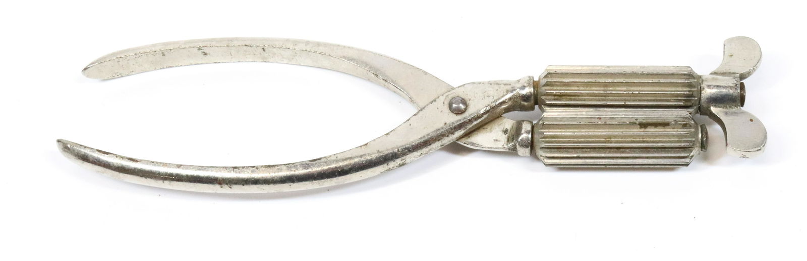 SMALL EDGE FLUTER: ROLLERS 1 1/4" L. Terms: PLEASE READ CAREFULLY BEFORE BIDDING. THIS IS AN ONLINE ONLY AUCTION. PREVIEWS WILL BE - WEDNESDAY APRIL 26TH, THURSDAY APRIL 27TH FROM 9:00 AM TILL 4:00 PM AND FRIDAY APRIL 2