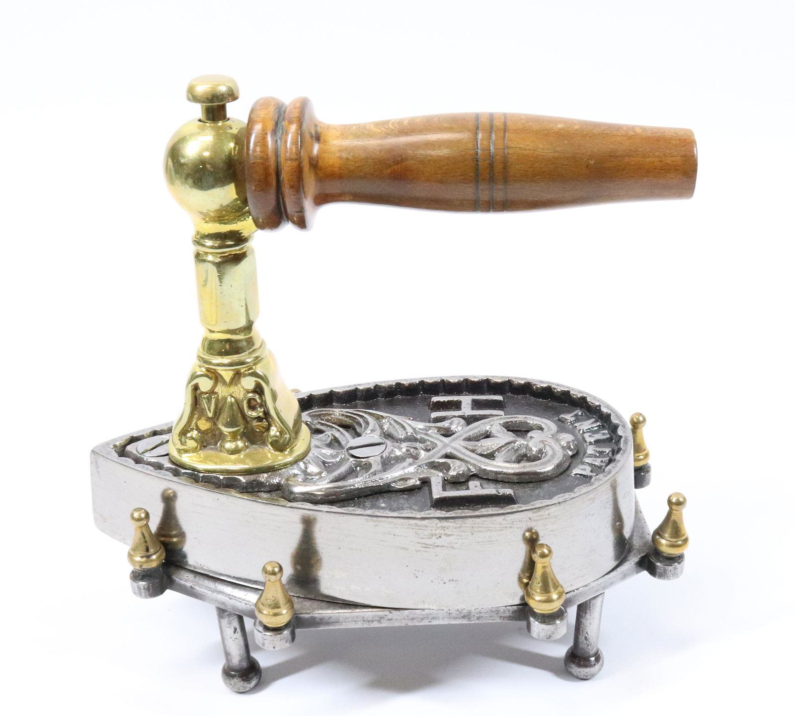 BELGIUM COLD HANDLED TEARDROP IRON (1 of 4)