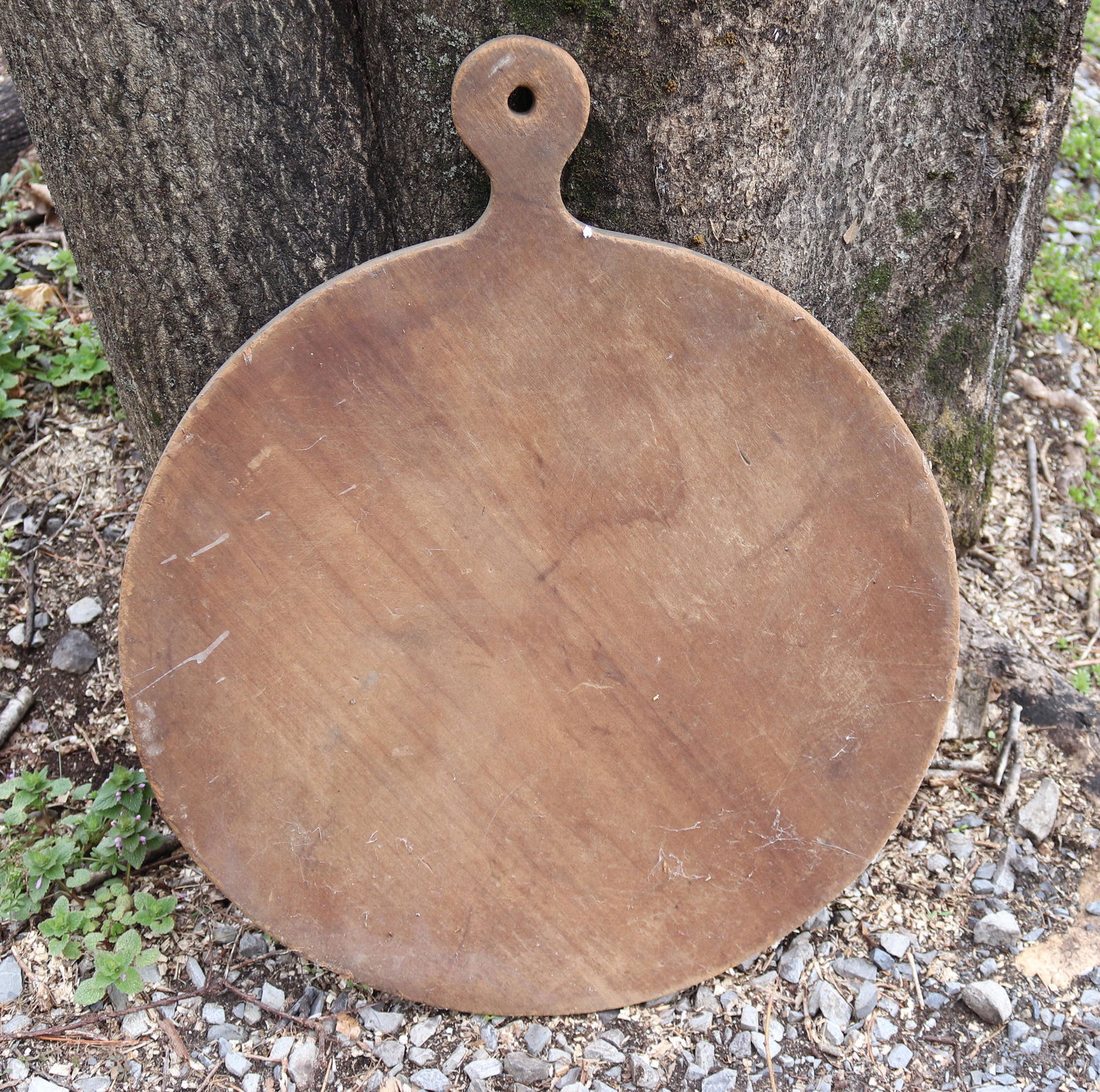 EARLY SINGLE BOARD ROUND CUTTING BOARD (1 of 2)