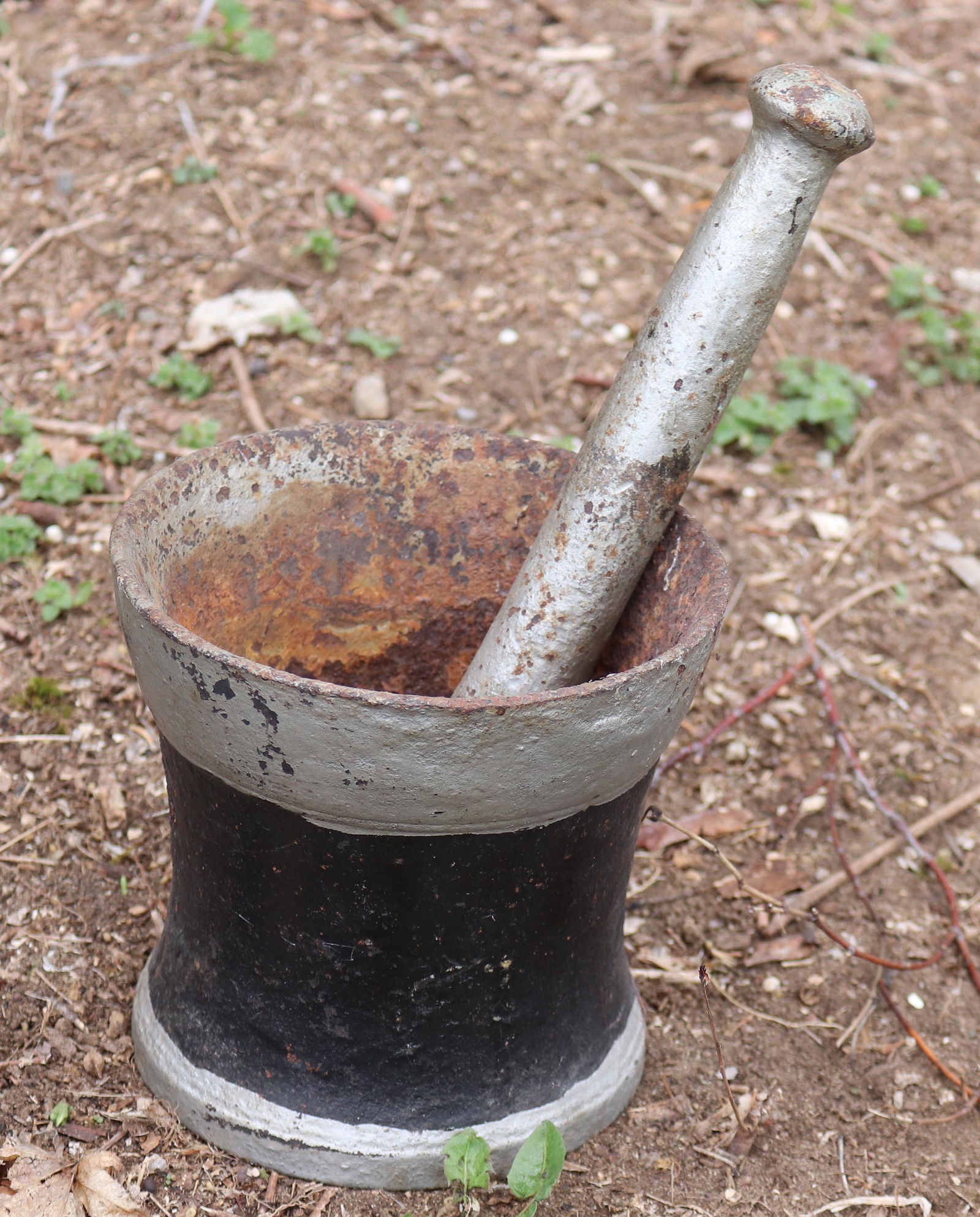 EARLY IRON MORTAR & PESTLE (1 of 3)