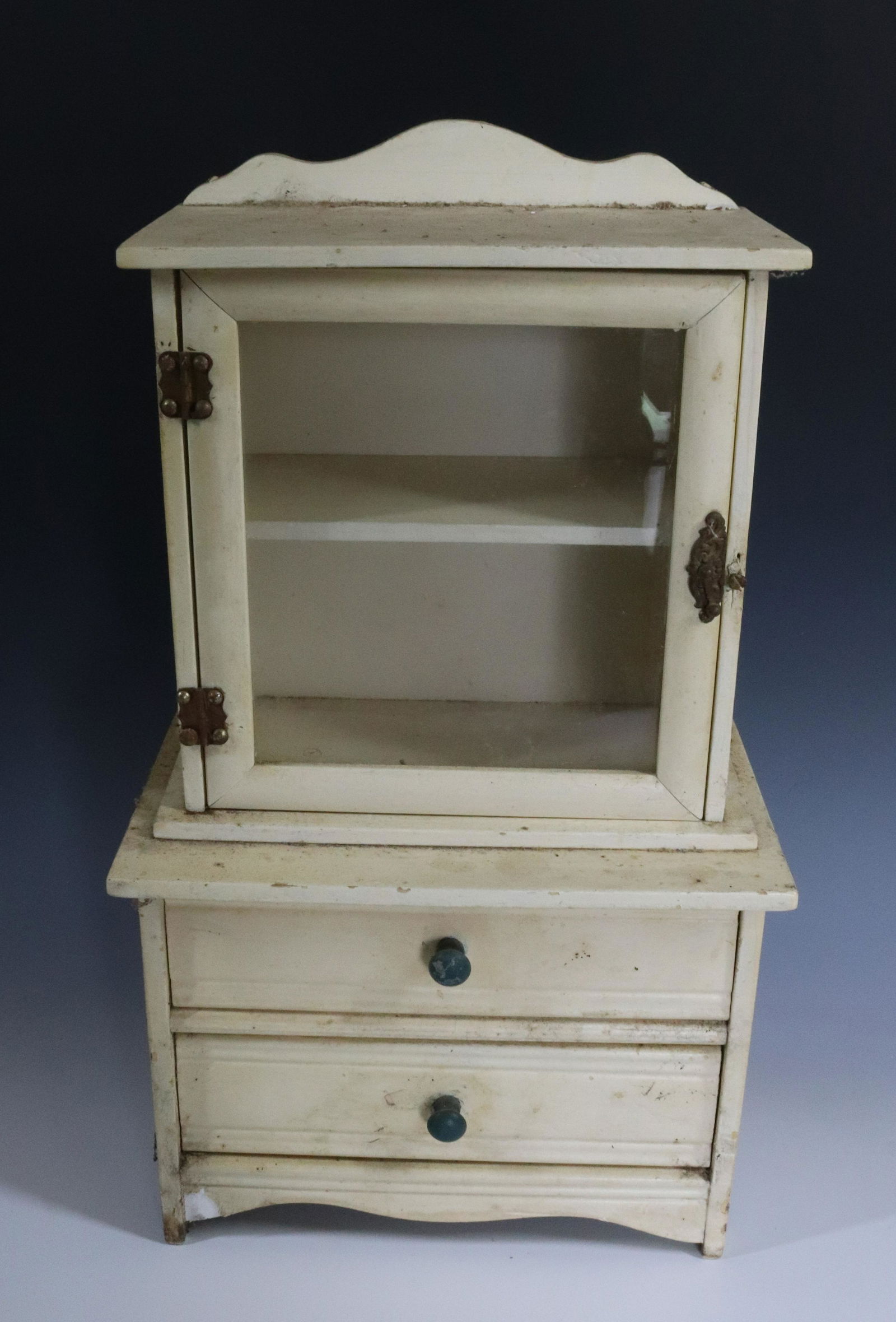 CHILDS KITCHEN CABINETS (1 of 3)