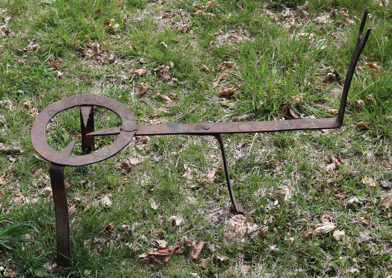 18TH CENTURY HEARTH TRIVET (1 of 3)
