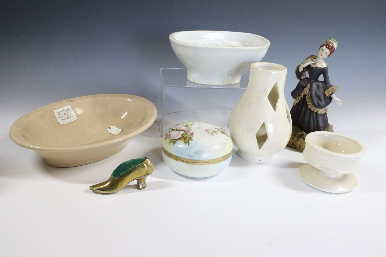 POTTERY BOX LOT (1 of 4)