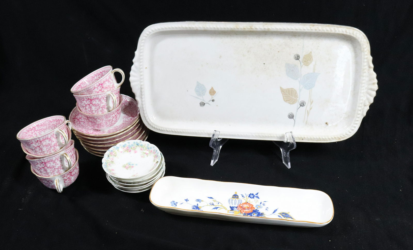 PORCELAIN LOT (1 of 7)